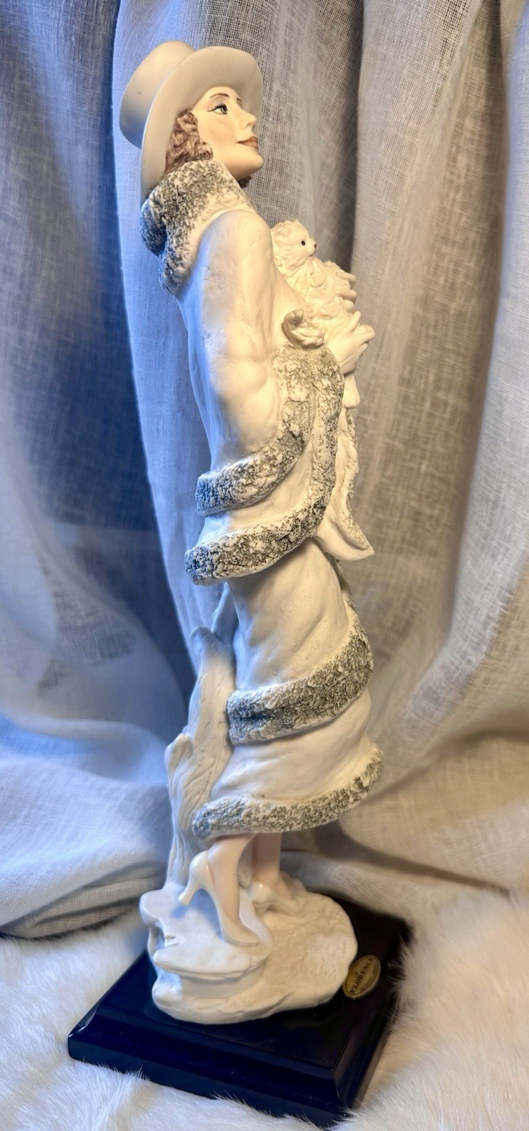 Giuseppe Armani Capodimonte Holly Figurine 0191F Sculpture Florence Italy Statue