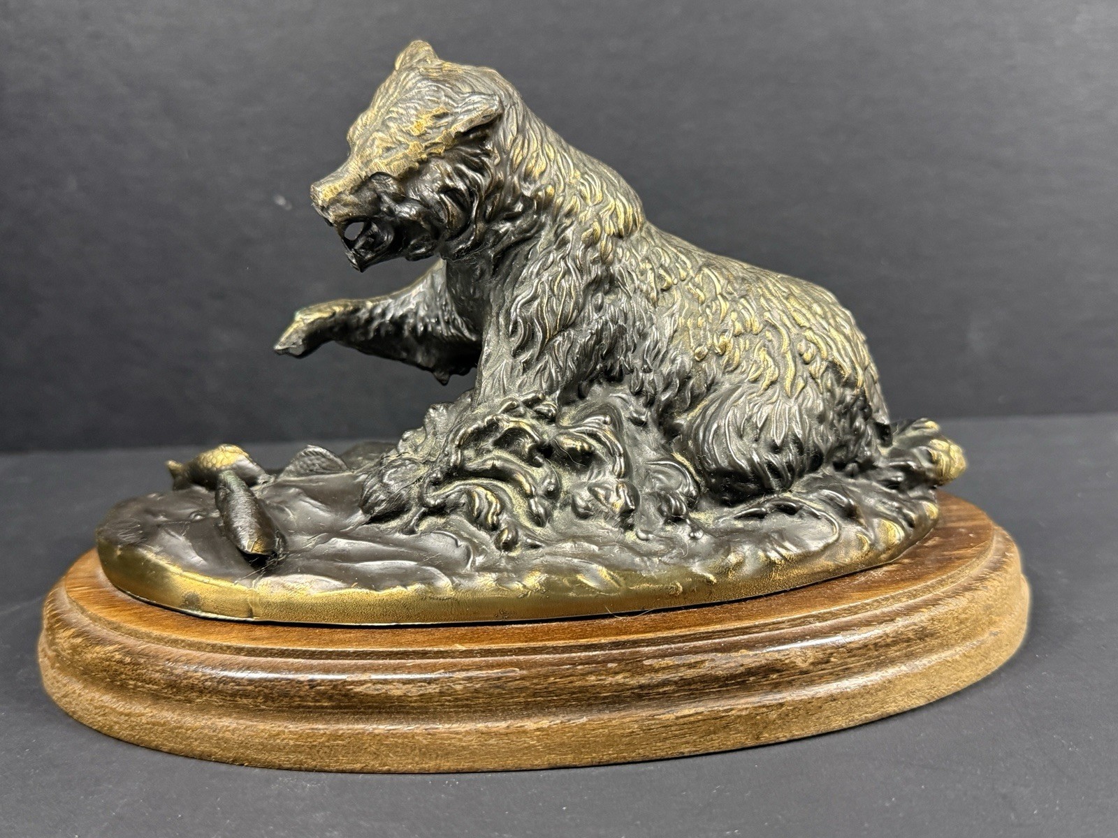 Gallery Originals – Terrell O’Brien 9” Bronze Metal Grizzly Bear Fish Sculpture