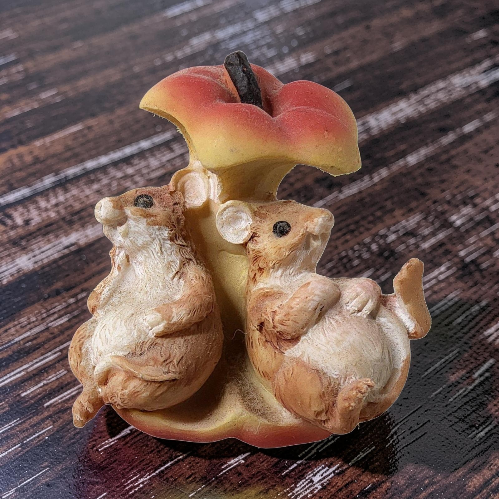 Vintage 1980s Enesco Charming Tails “Friends To The Core” 89/375 Figurine.