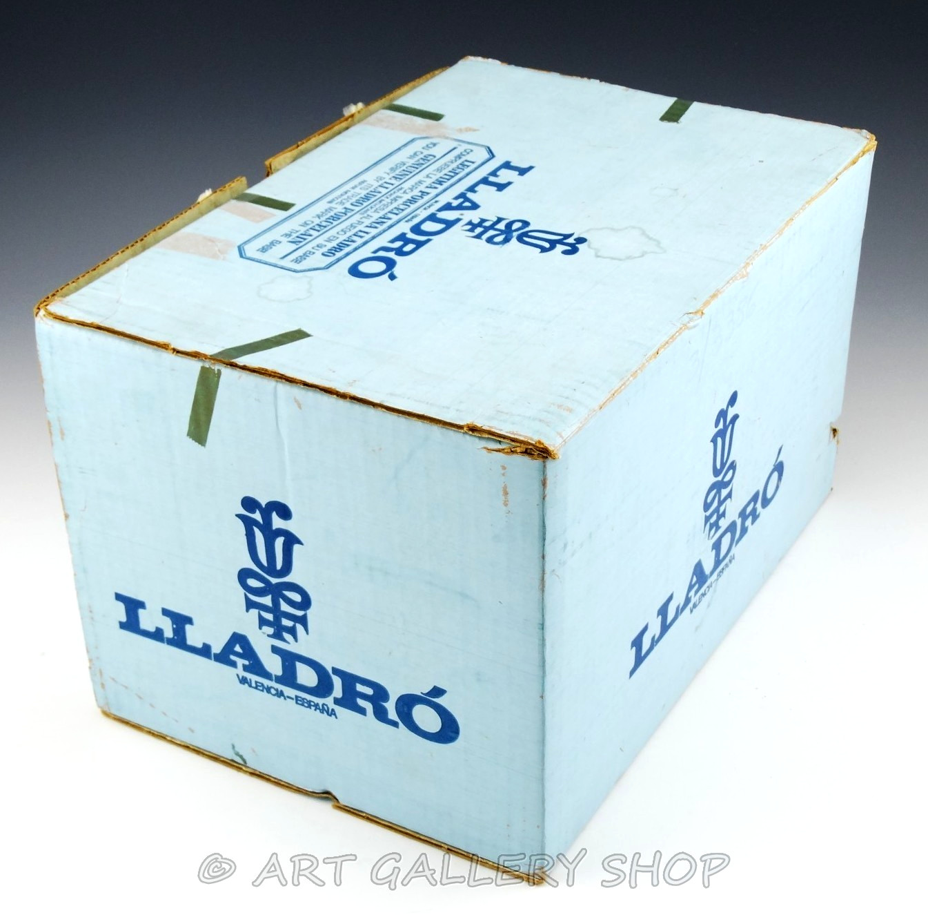 Lladro Figurine DAYDREAMING GIRL WITH DOLL & BASKET #1211 Matte Mint w/ Box