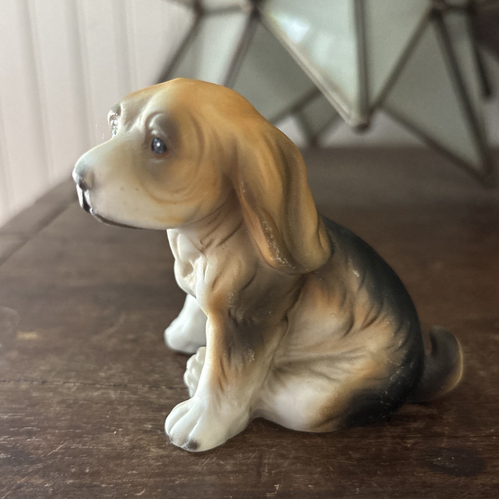 The Leonardo Collection Fine Porcelain Sitting Beagle Puppy Dog Collectable