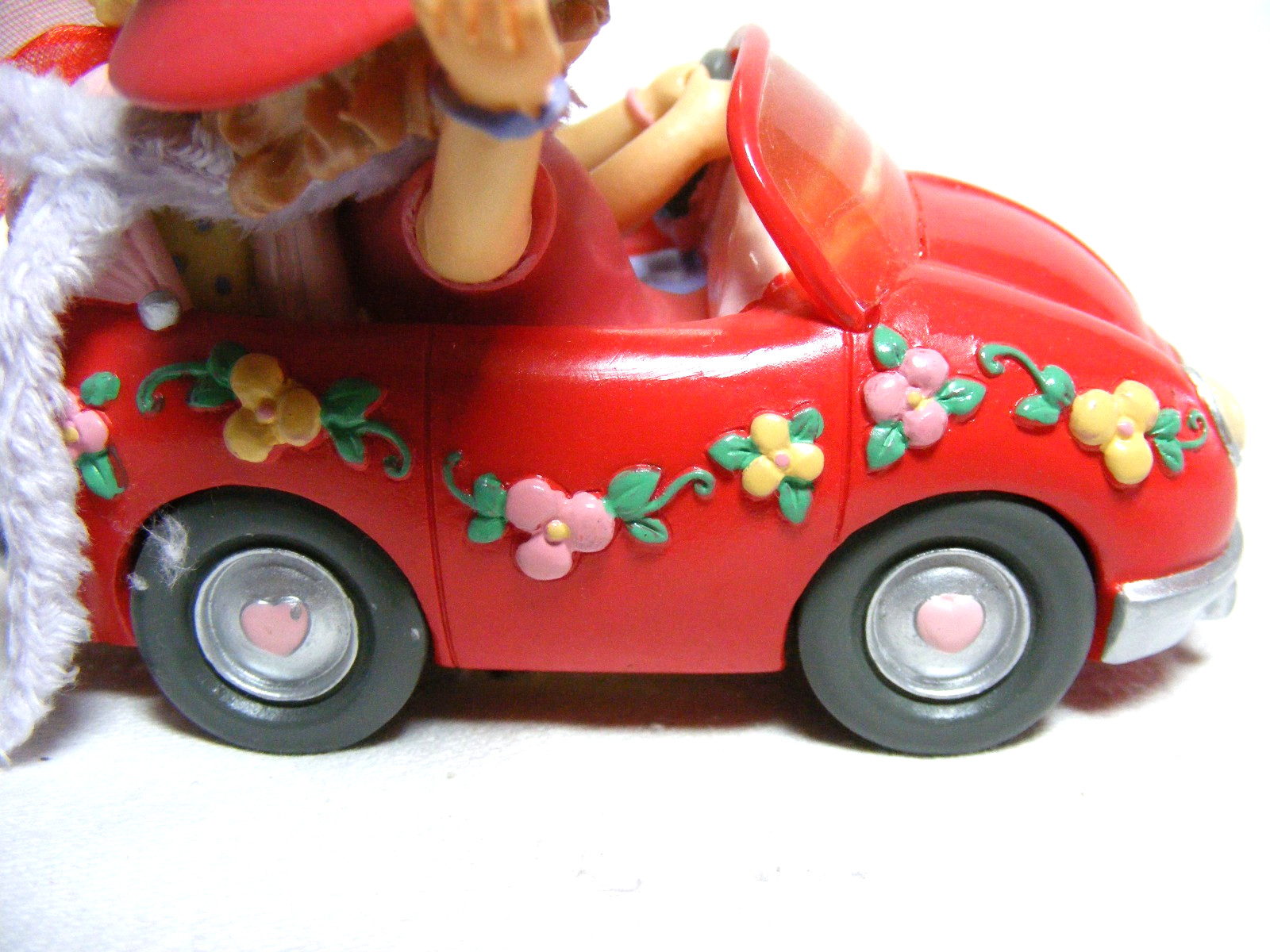 2005 Precious Moments Figurine No. 09-00574-004 Live Life Outside The Hatbox L-2
