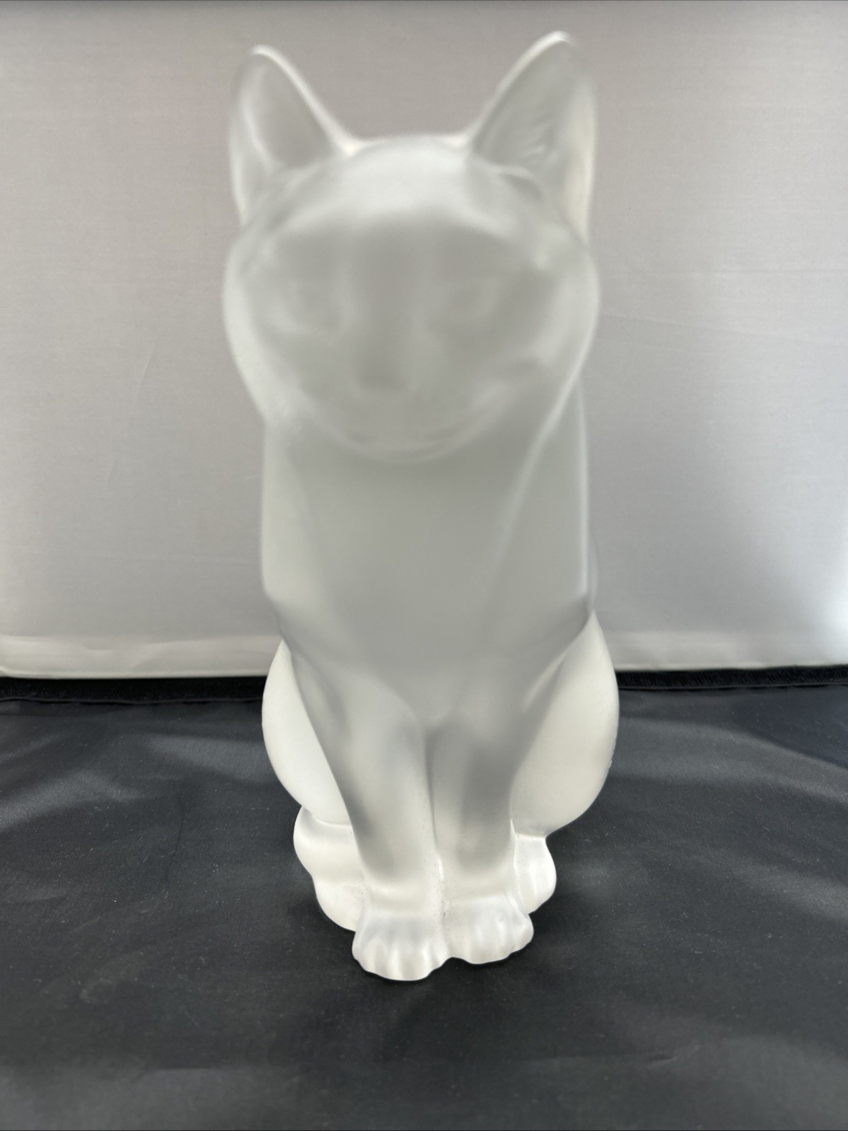 Lalique Crystal “Chat Assis” Frosted Sitting Cat Sculpture – Signed France