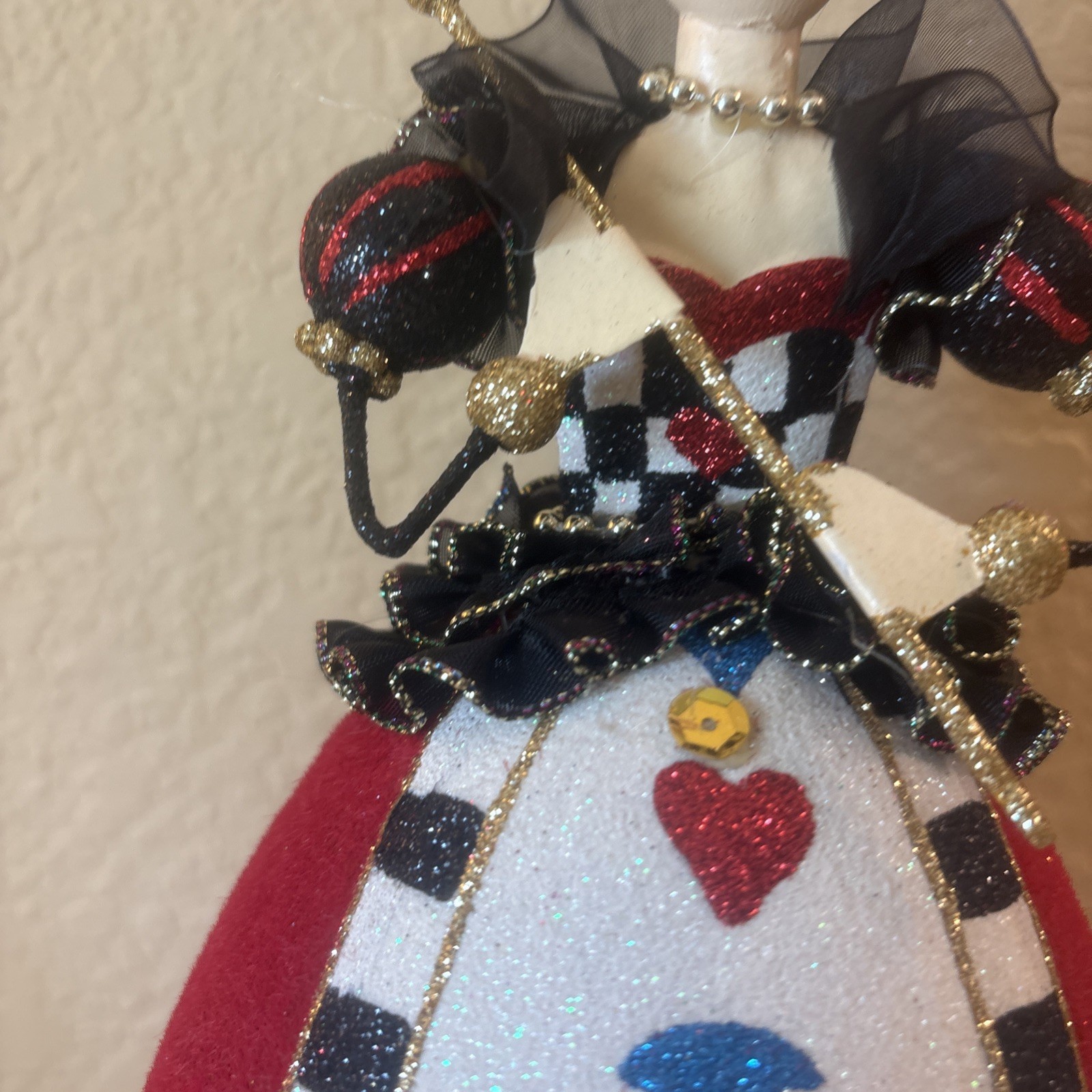Red Queen Of Hearts 16″ Tall Pier 1 Mardi gras Valentines Day Damage