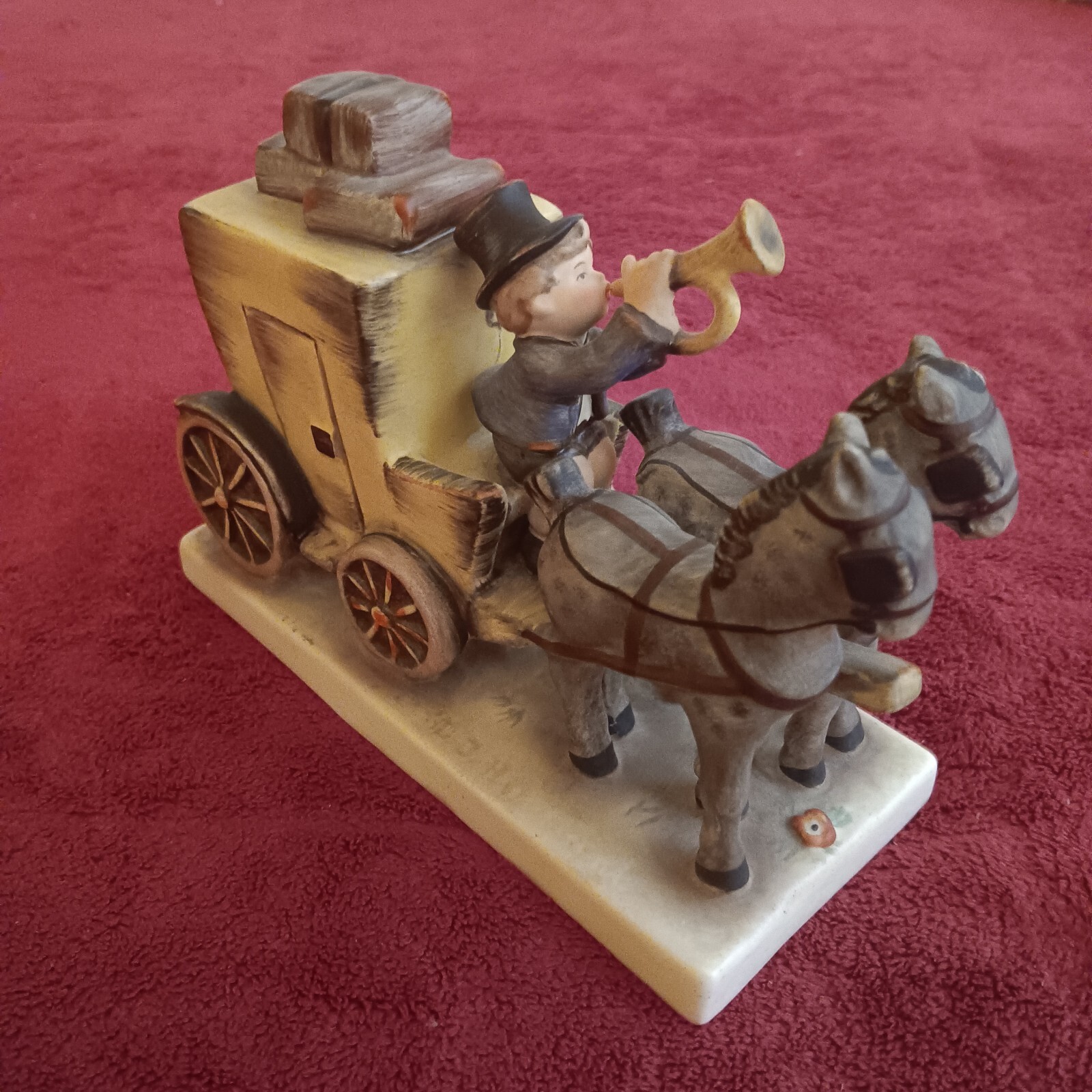 The Mail Is Here 226 Stagecoach Figurine Goebel FULL BEE TMK-2 1950-1959