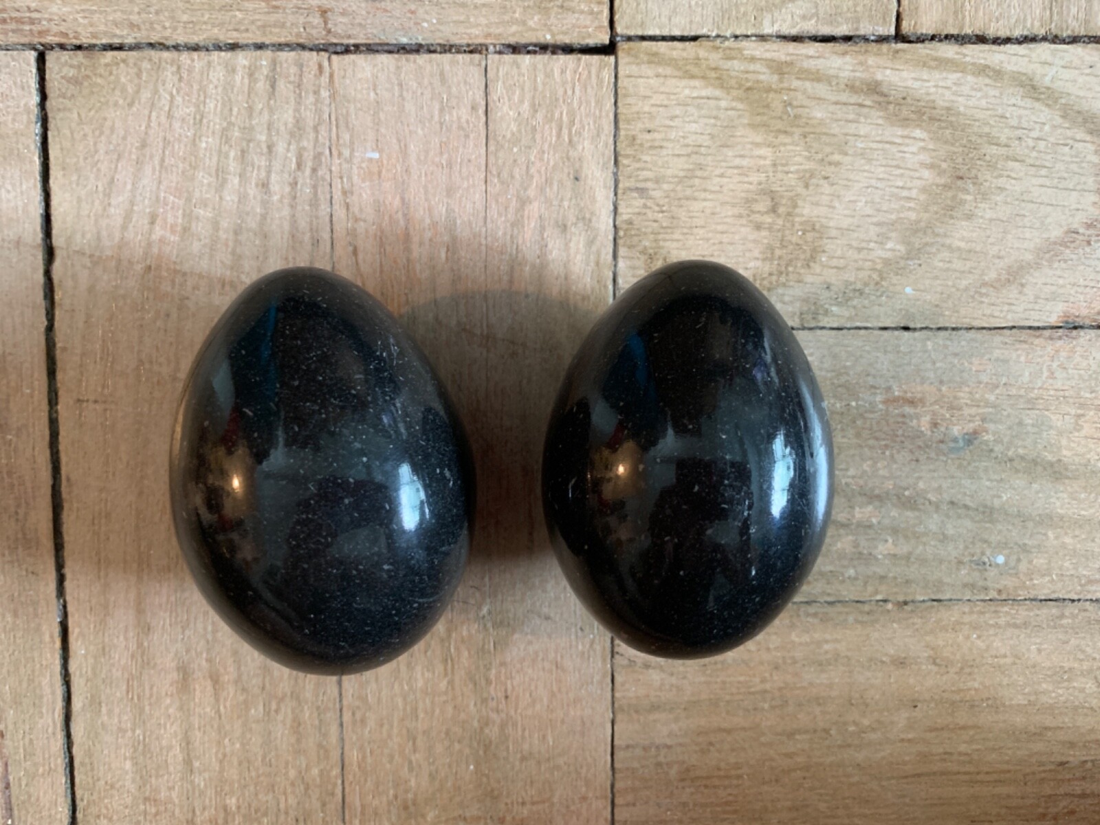 2 Vintage Alabaster Marble ca.3″ Eggs Black 9.0/9.4oz