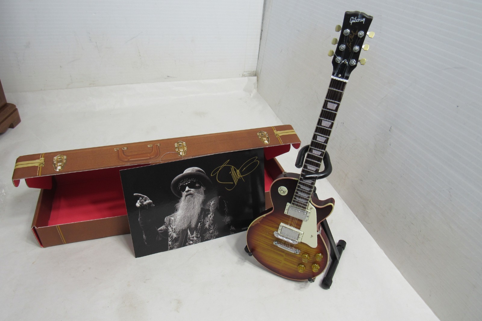 Axe Heaven Gibson Mini Guitar Les Paul Billy Gibbons Pearly Gates Miniature