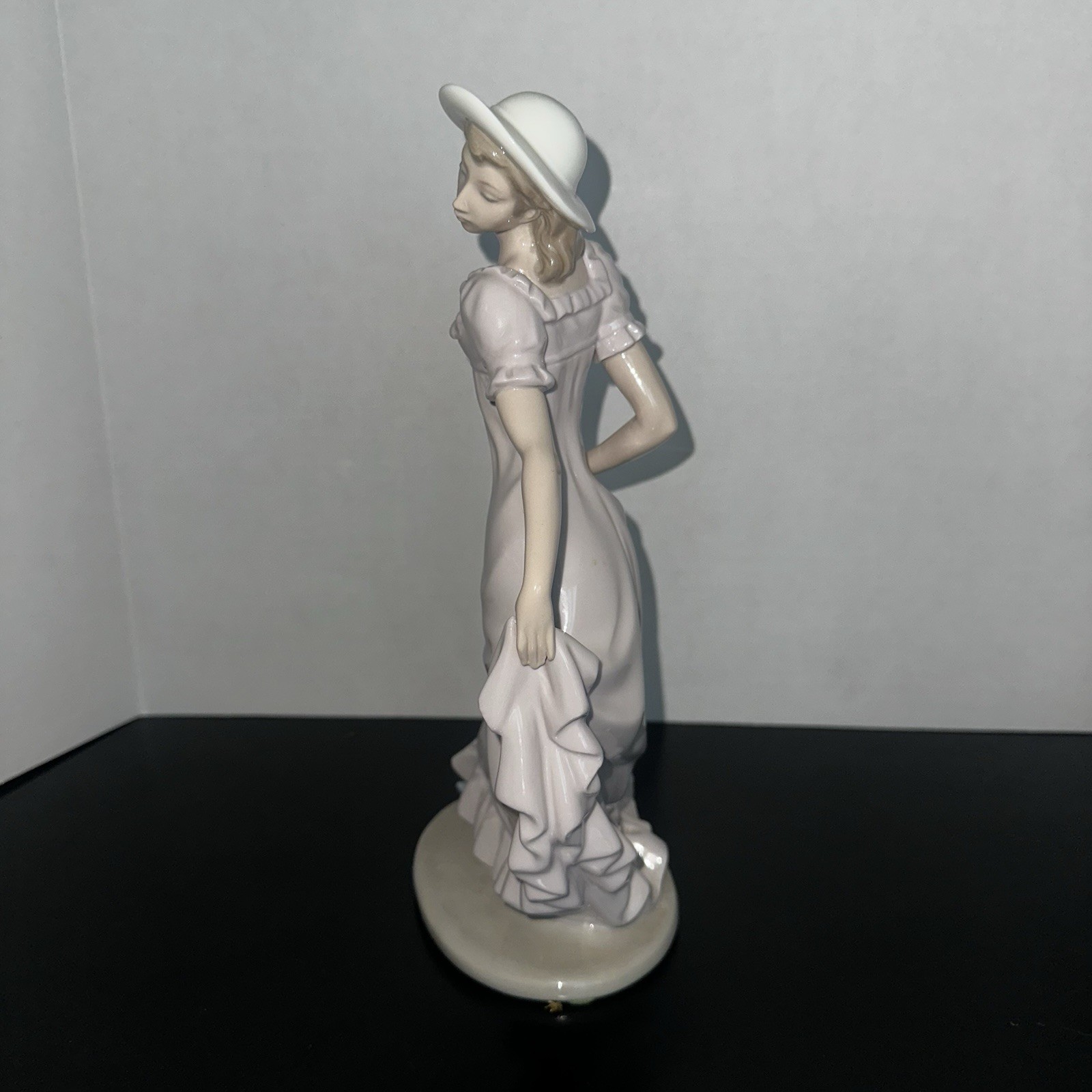 Lladro Nao Porcelain “Elegant Lady” 0764 Figurine (1980 Spain)