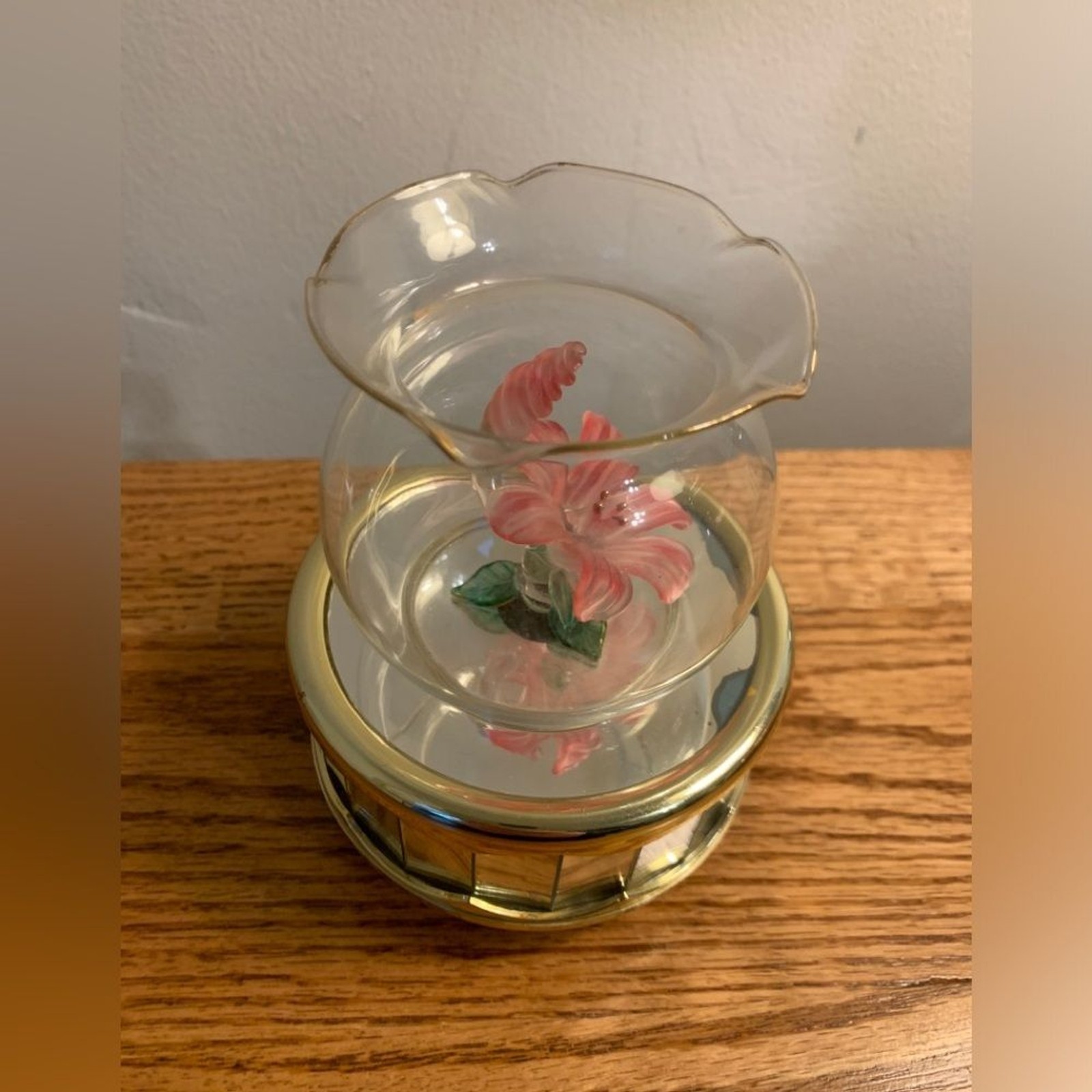 Vtg Hand Sculptured Flower In Glass Gold Rotating Light-Up Mirrored Music Box