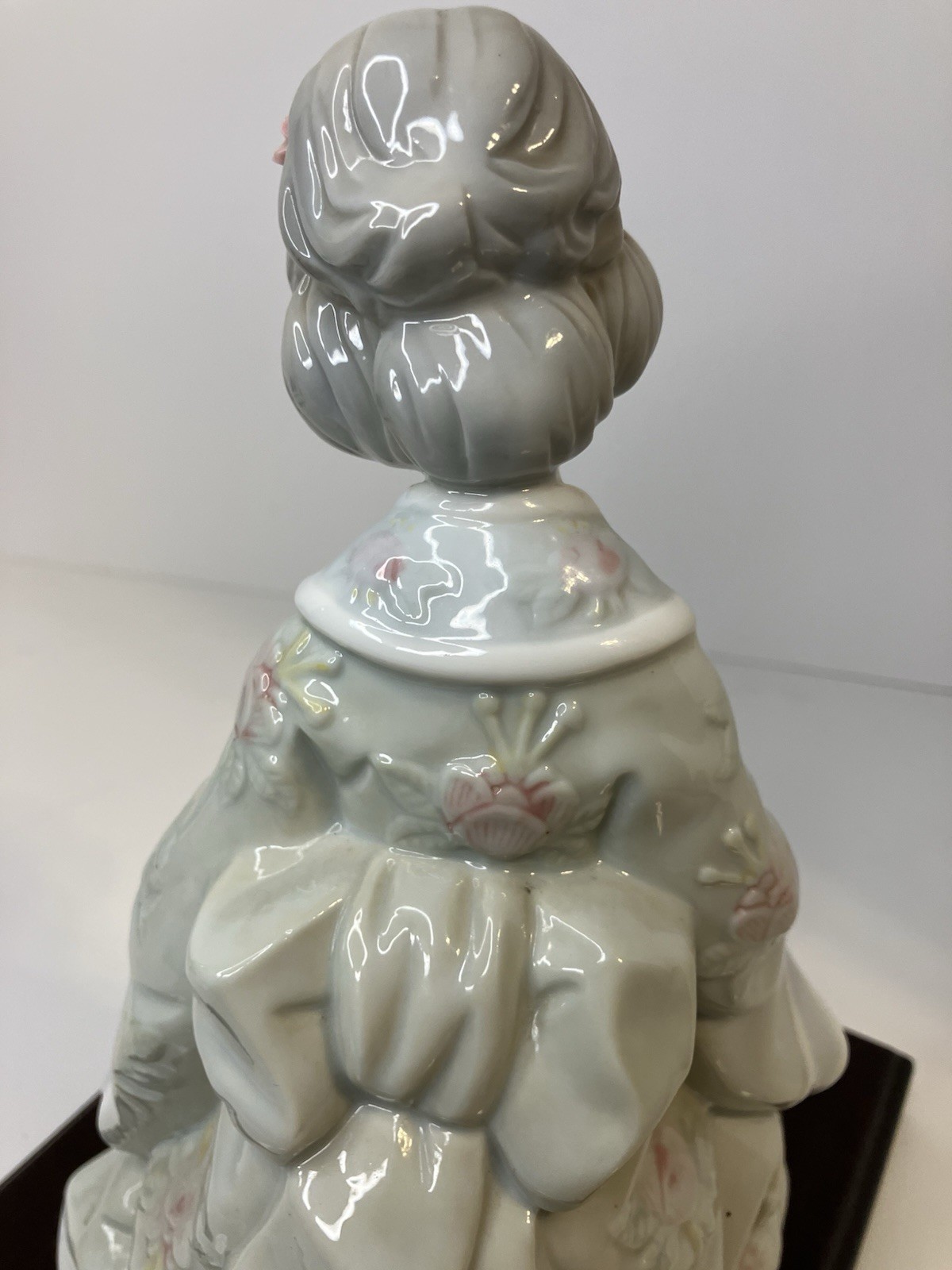 Vintage Porcelain Geisha Girl Figurine 9 Inch Extrene Detail