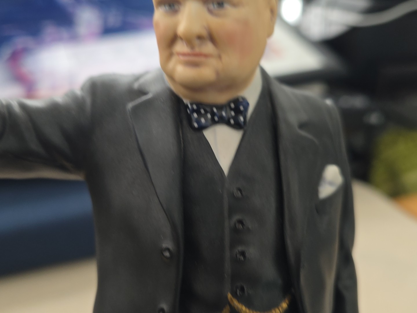 Sir Winston Churchill Porcelain Figure Ltd Ed. 131/375 Ashmor Worcester VE Day