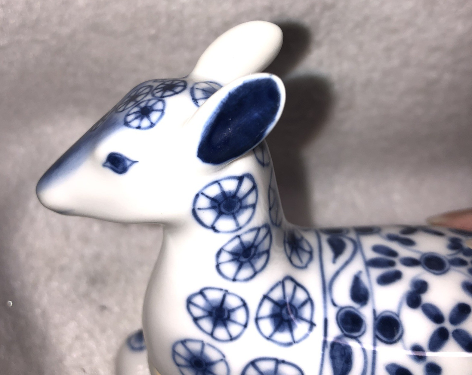 Vintage Porcelain Laying Deer Lidded Trinket Box Cobalt Blue White 5″ L Thailand