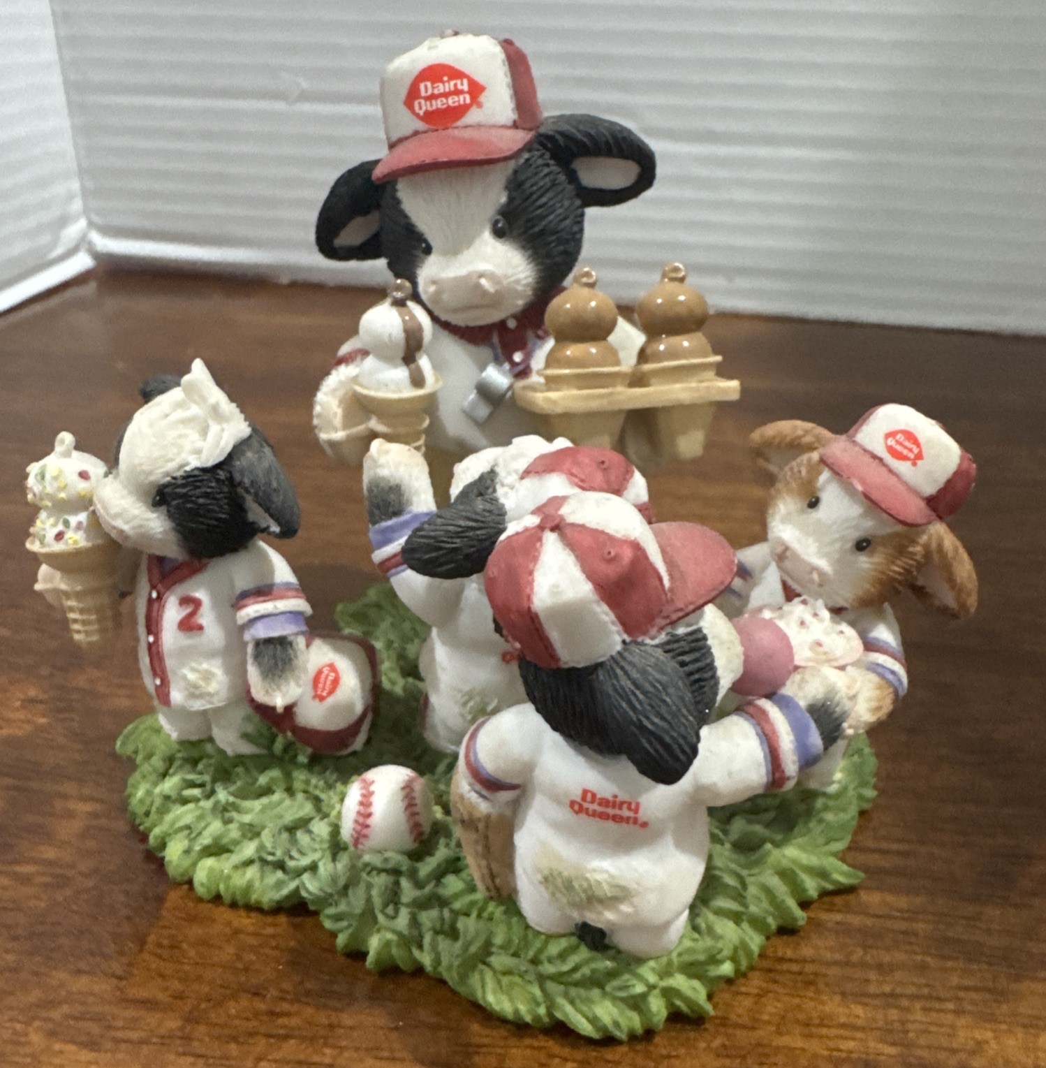 Mary’s Moo Moos Dairy Queen Figurine “Sweet Treats Good Sports” Enesco 2001