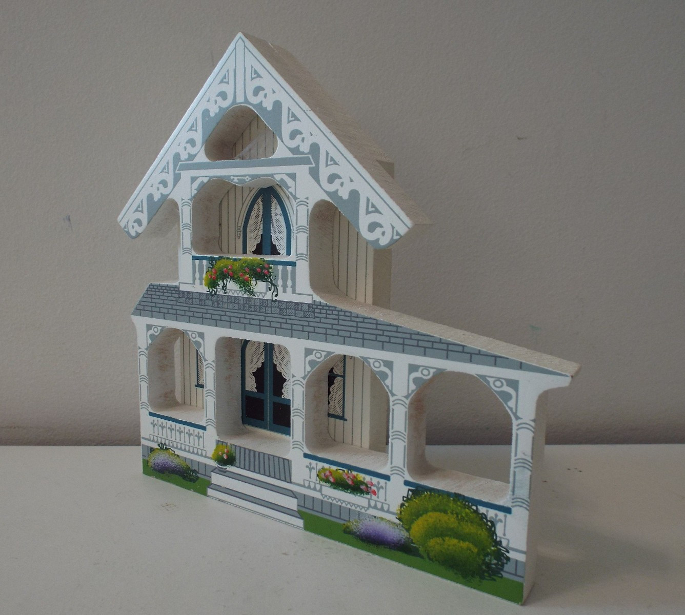 MVCMA 4.75″ “White Cottage” Woodblock House Art (Sheila’s Wood Decor, 1995)