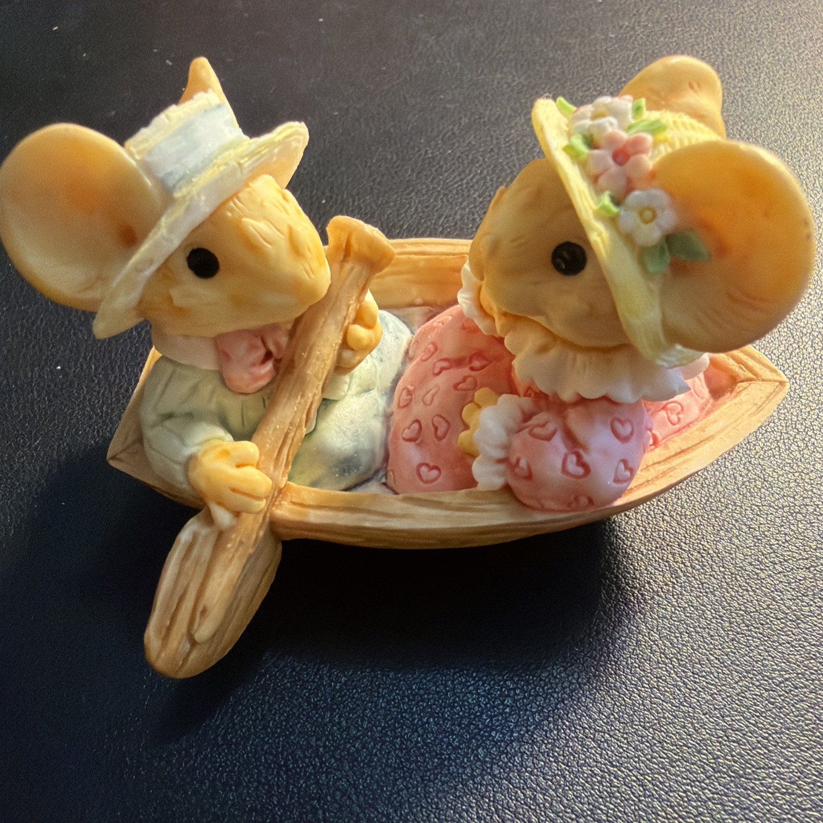 Vintage 1993 Ganz LITTLE CHEESERS Mouse Figurine “Gently Down the Stream” 056251