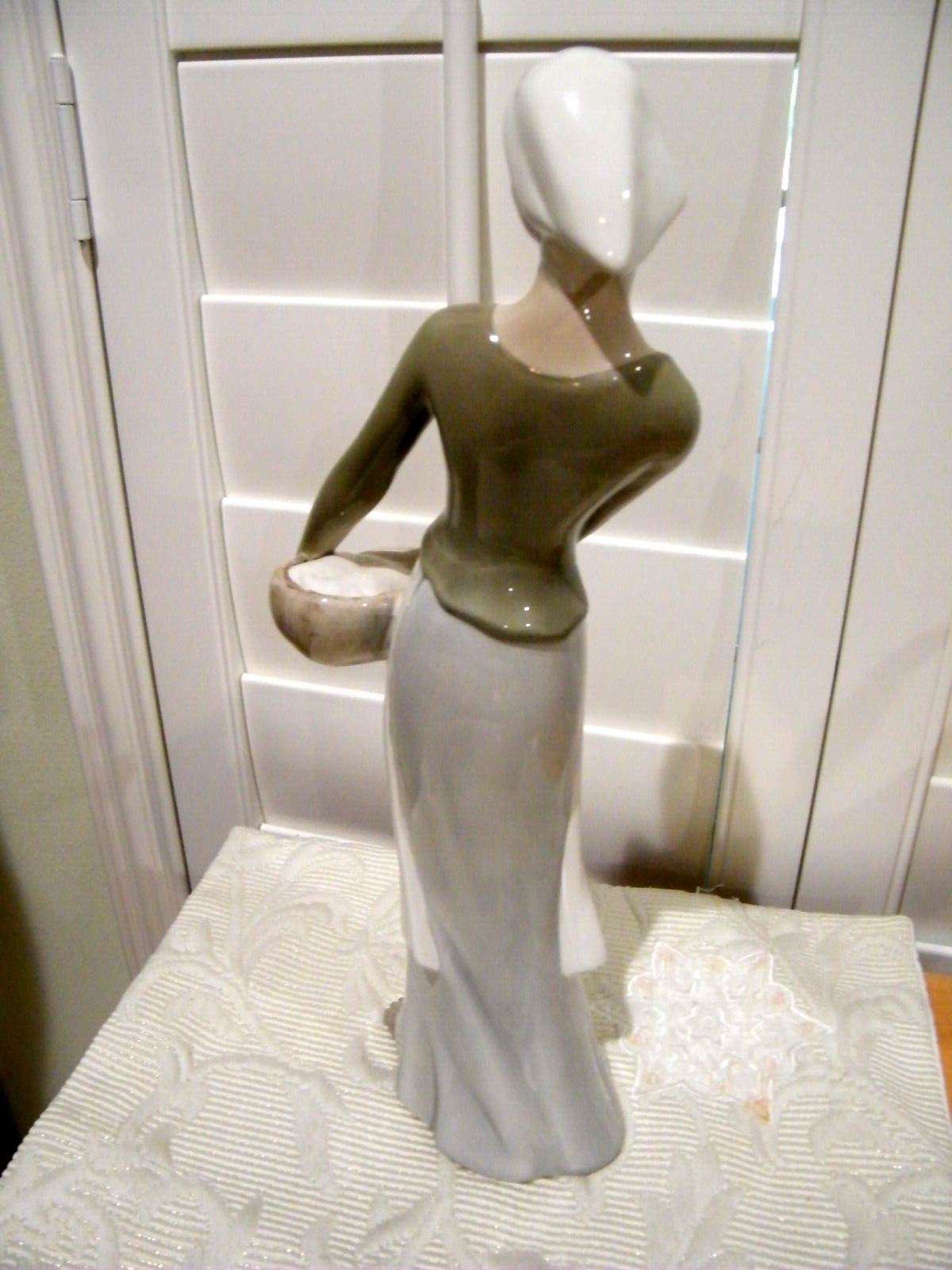 ETHAN ALLEN md ITALY PORCELAIN WOMAN HOLDING BOWL 14″ R.N. 48864