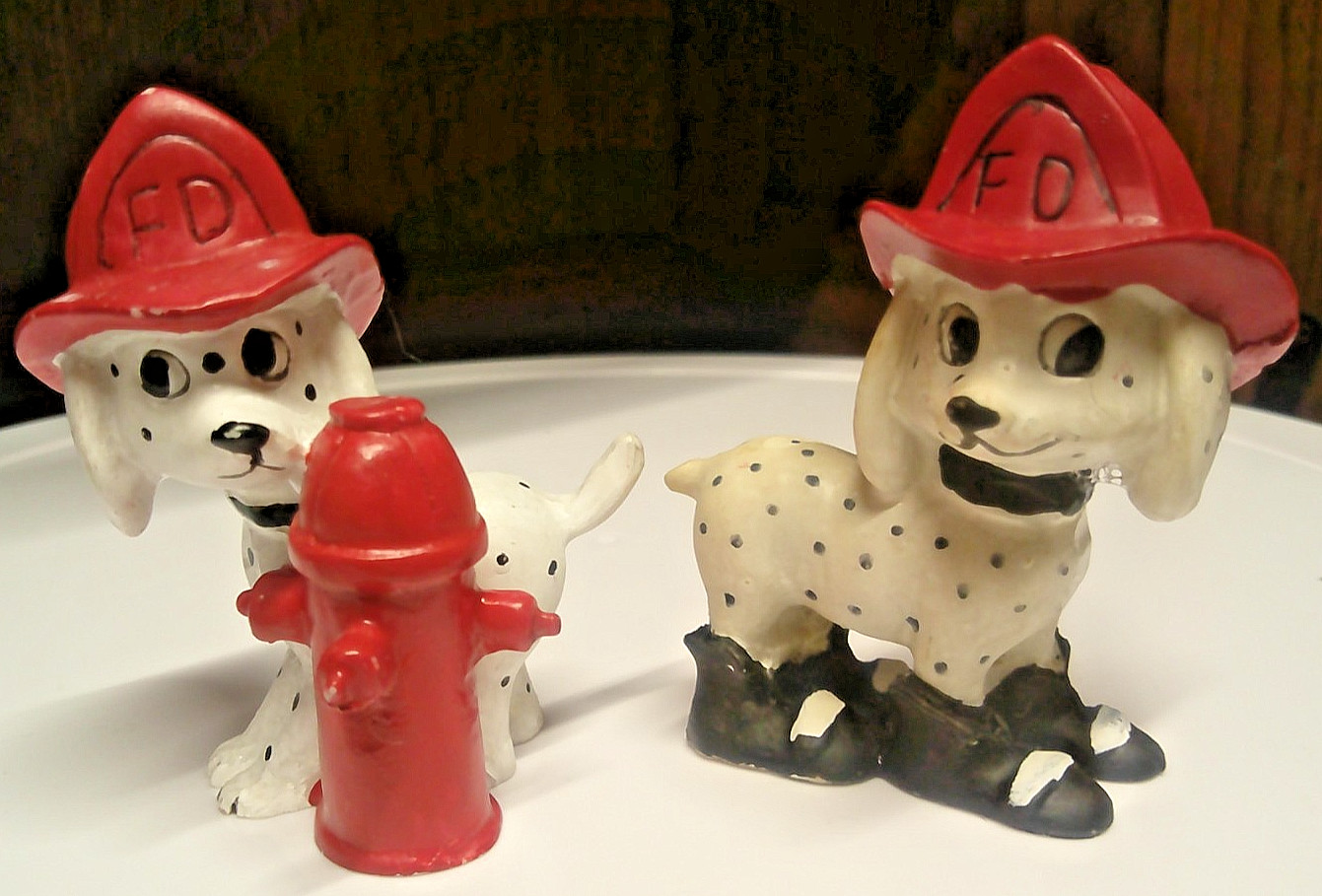 2pc Small Dalmation Firefighter Figurines Collectible Decor One w/Hydrant A37