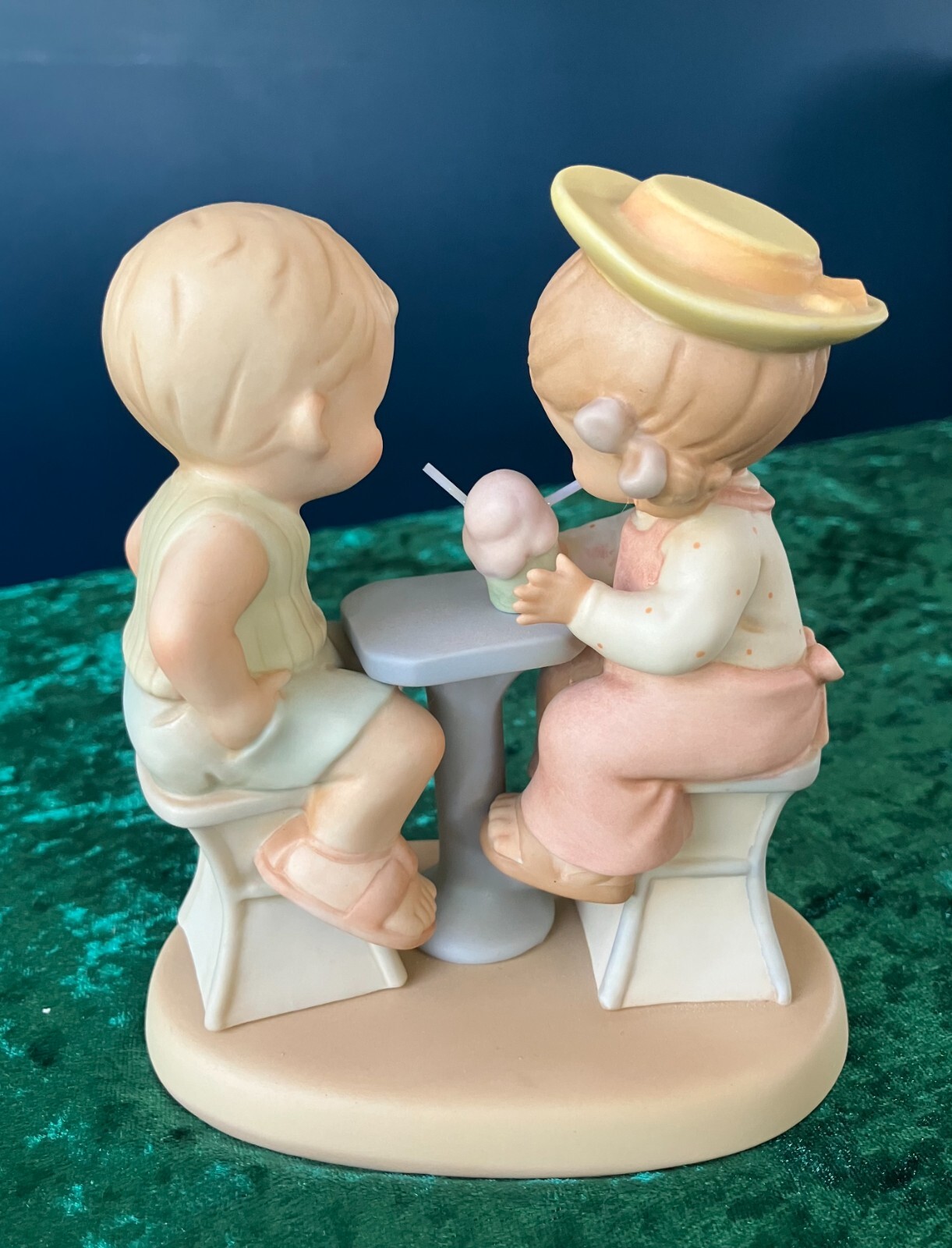 Memories of Yesterday: Friendship is Meant to Be Shared #602922 w/ Box 1994