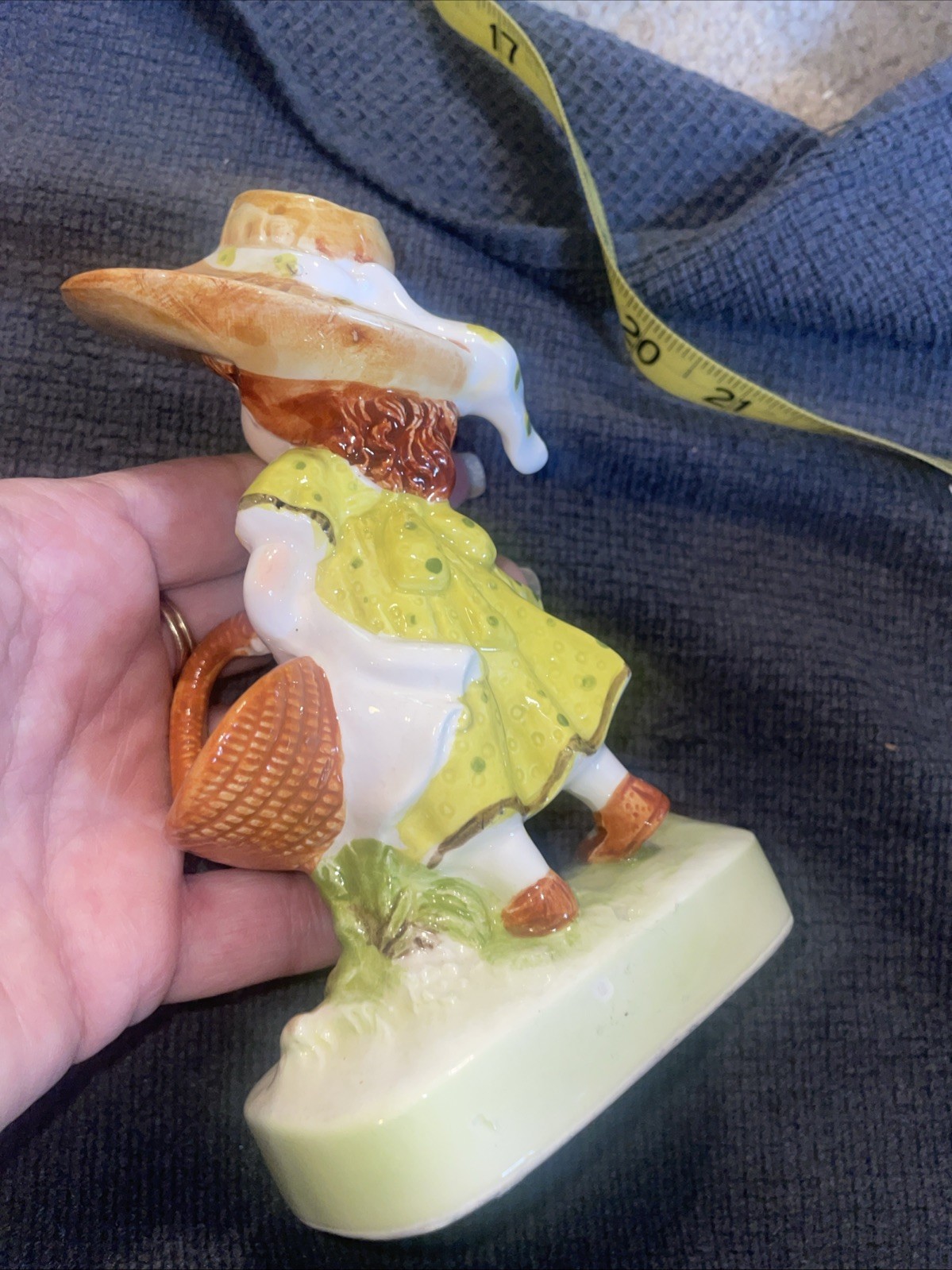 1971 AMERICAN GREETING FIGURINE GIRL HOLDING BASKET OF FLOWERS I LOVE YOU SAYING