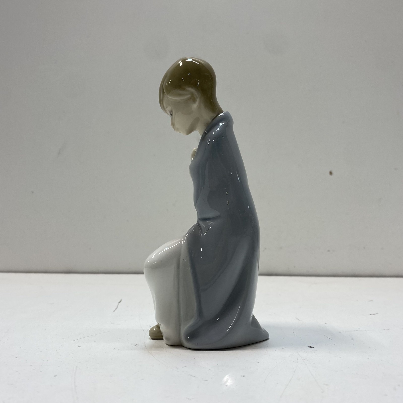 Lladro Porcelain Figurine Kneeling Shepherd Boy With Staff 11 Inch Spain Vintage