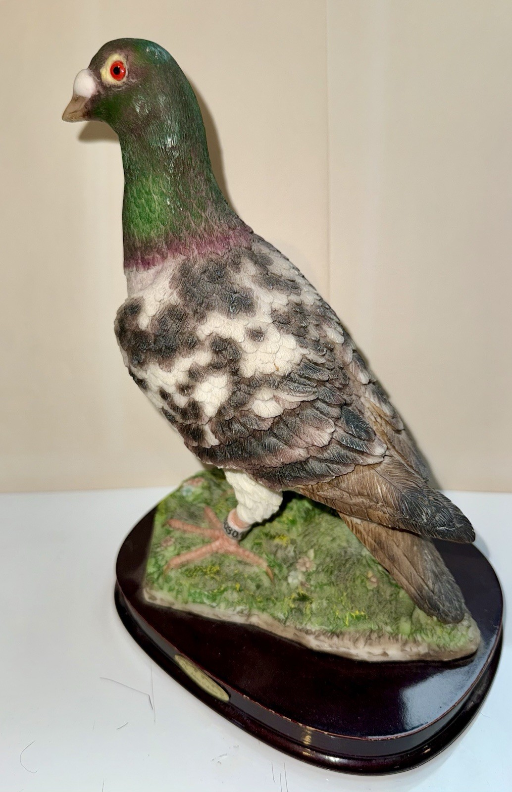 Pigeon Figurine 2001, Crosa, The Juliana Collection