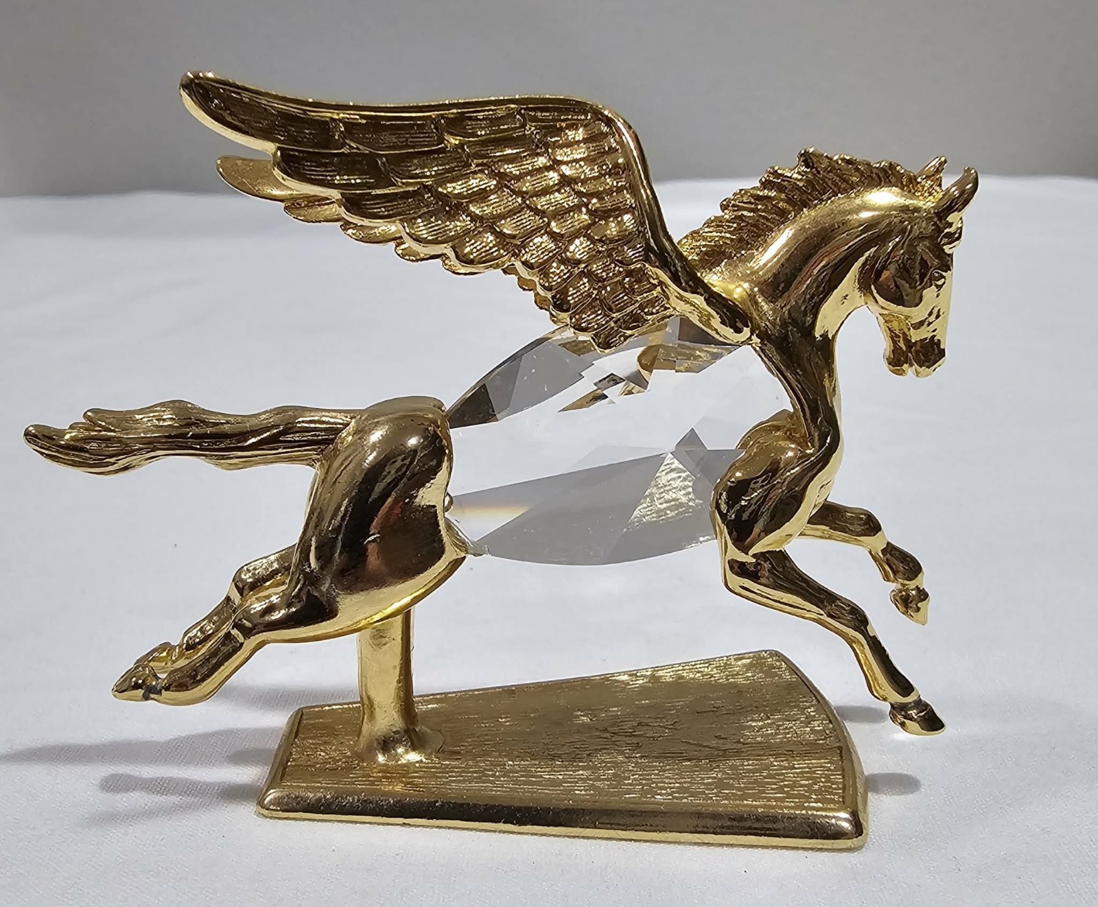 Vintage 1984 Manono Pegasus Flying Horse Gold Tone W/Crystal Body NICE