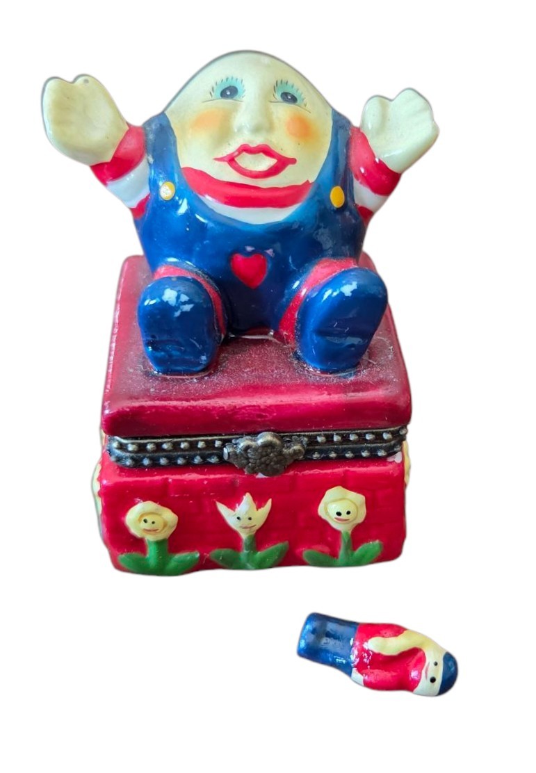 Vintage Humpty Dumpty Ceramic Hinged Trinket Box with a Kings Man Trinket 2.5”