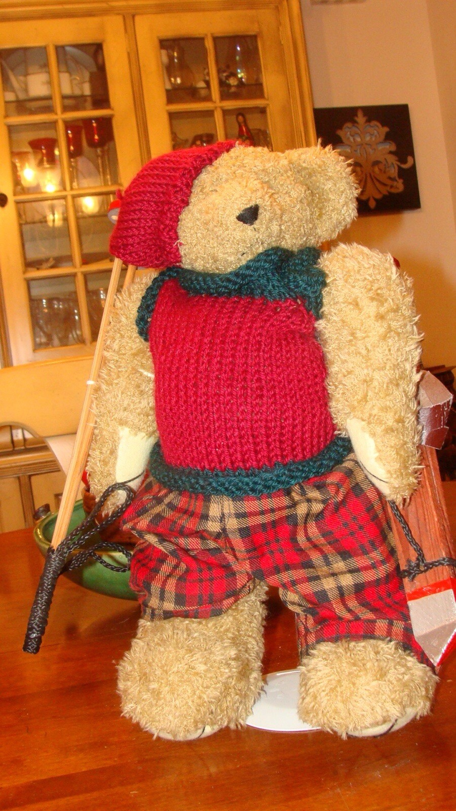 MUSICAL MOVING SKIING BEAR ~ 17”x11” ~ Very Great Condition ~
