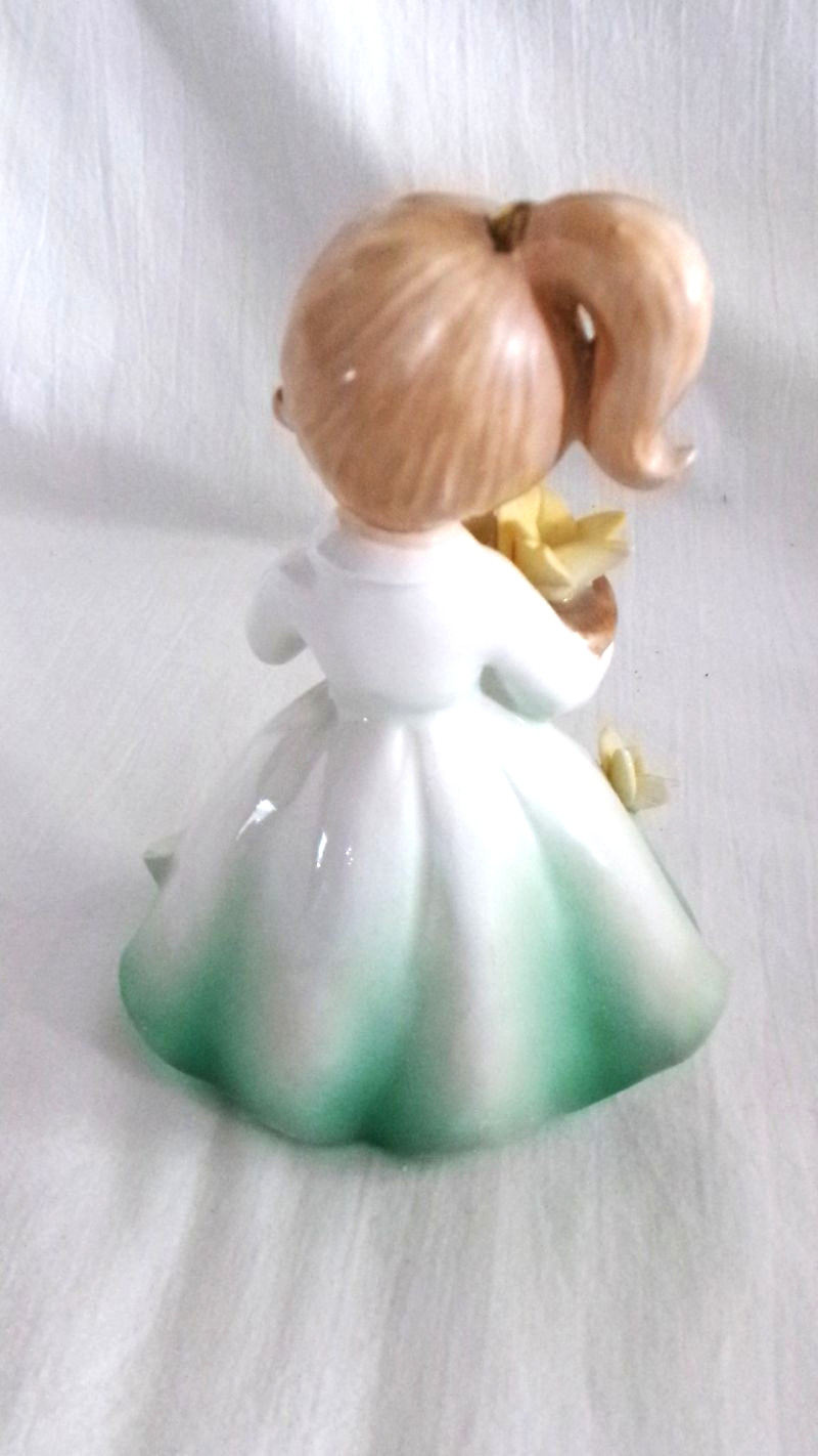 VTG 5.5″ BLONDE PONYTAIL GIRL YELLOW FLOWERS CERAMIC AUGUST BIRTHDAY FIGURINE