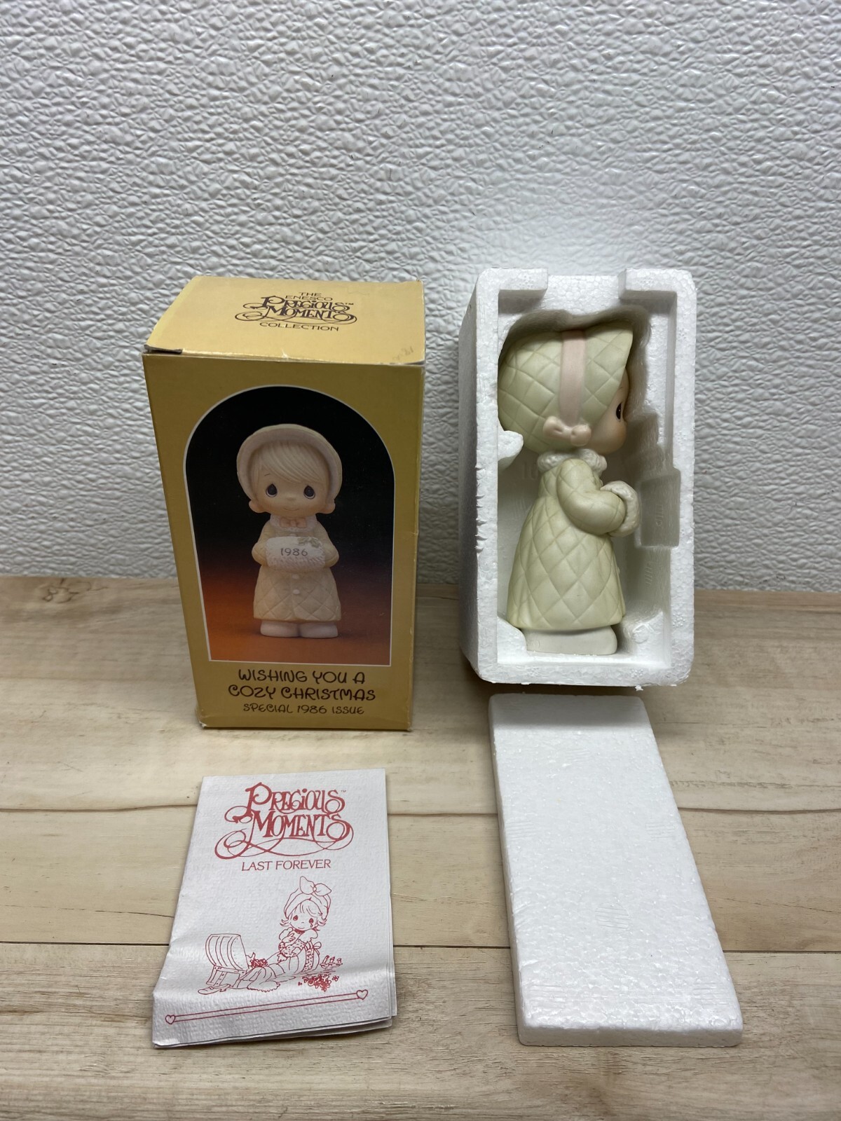 Vtg 1986 Enesco Presious Moments Wishing You A Cozy Christmas Figurine