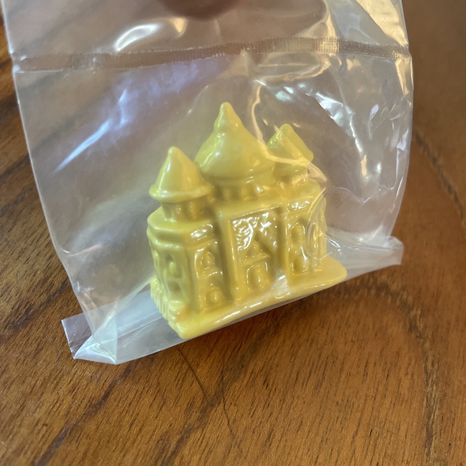 Red Rose Tea Wade World Monument Series TAJ MAHAL Yellow Figurine NEW