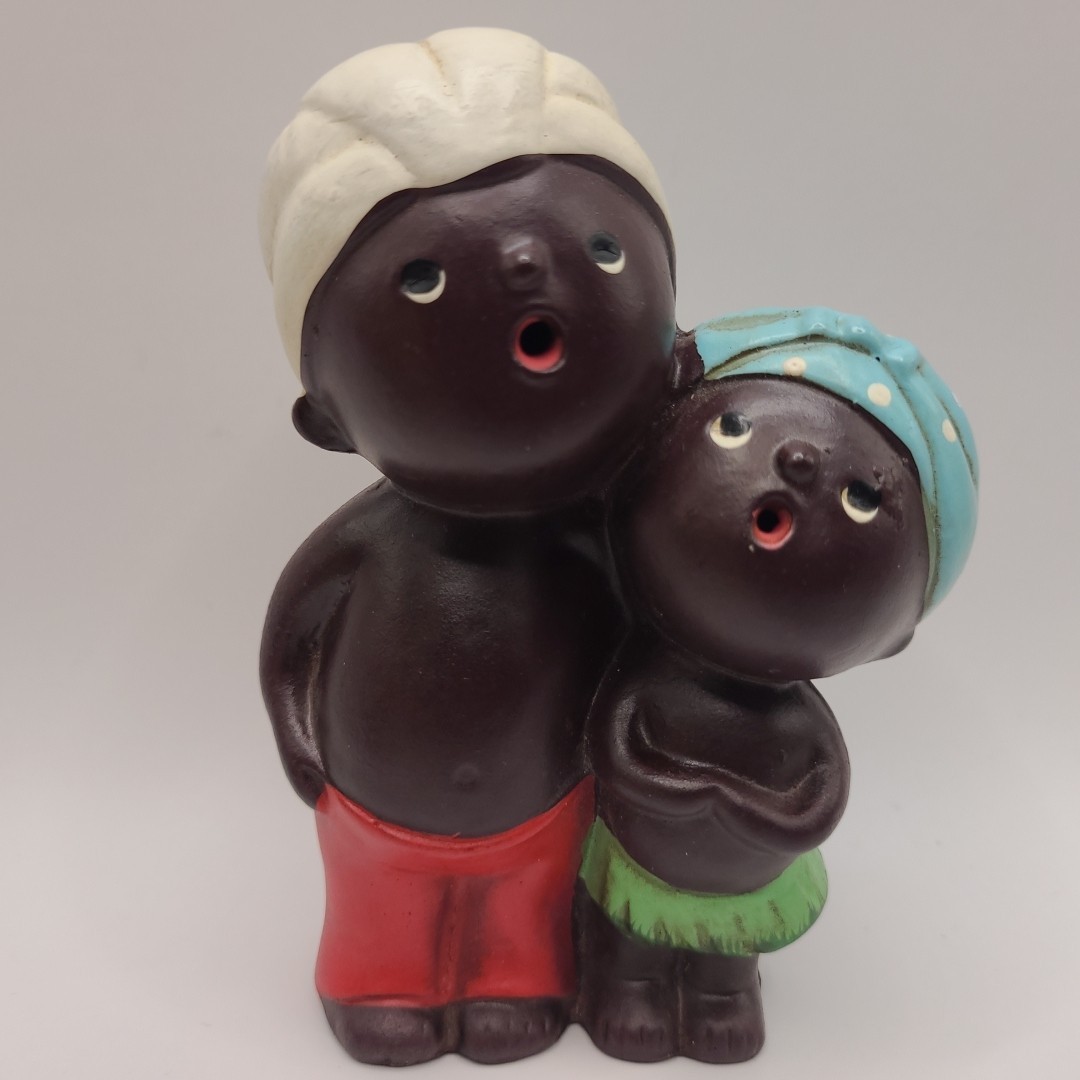 1964 NY World’s Fair Souvenir Hand Painted “It’a a Small World” Chalkware 4.5″
