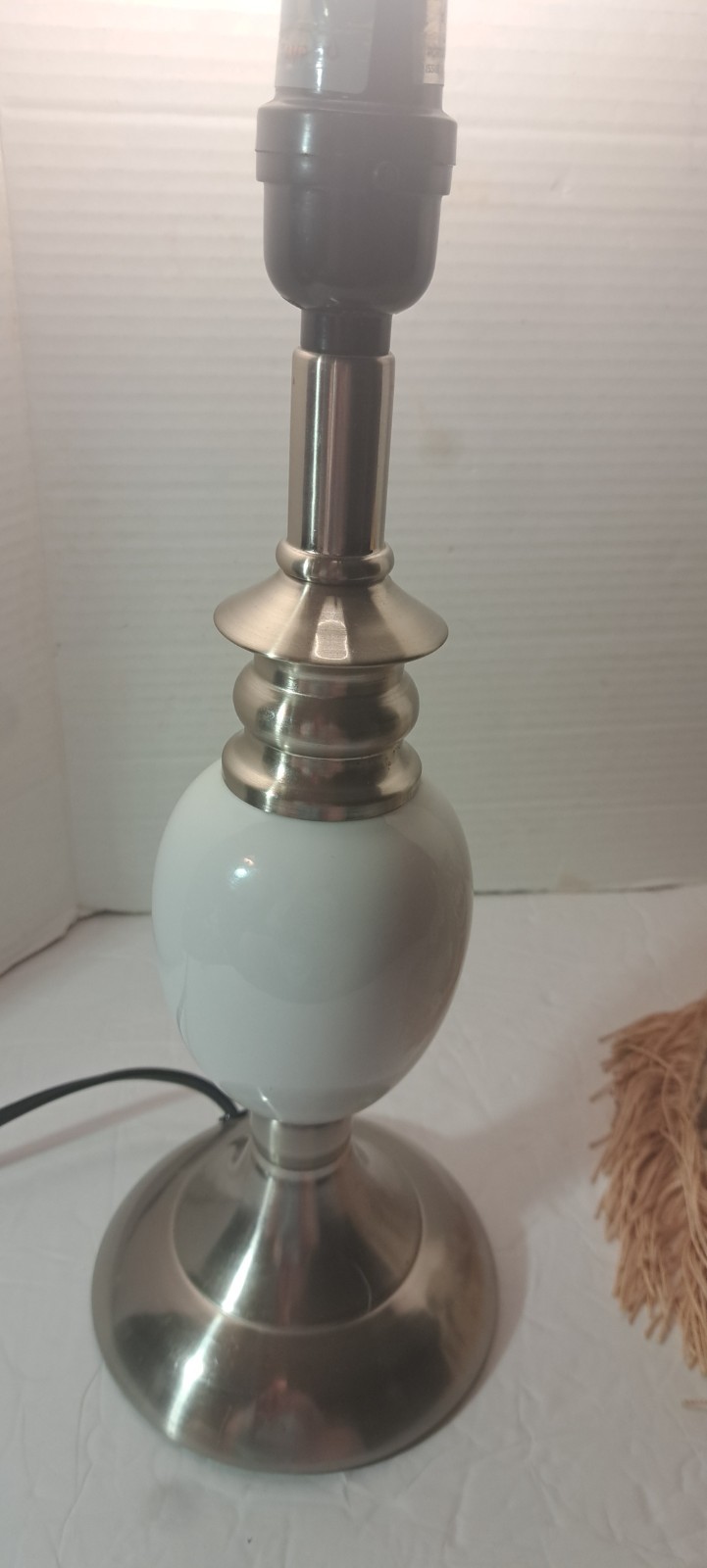 VTG chrom Table Lamp Orb. In Cntr. MfgHampton bay Victorian Style Great Cond