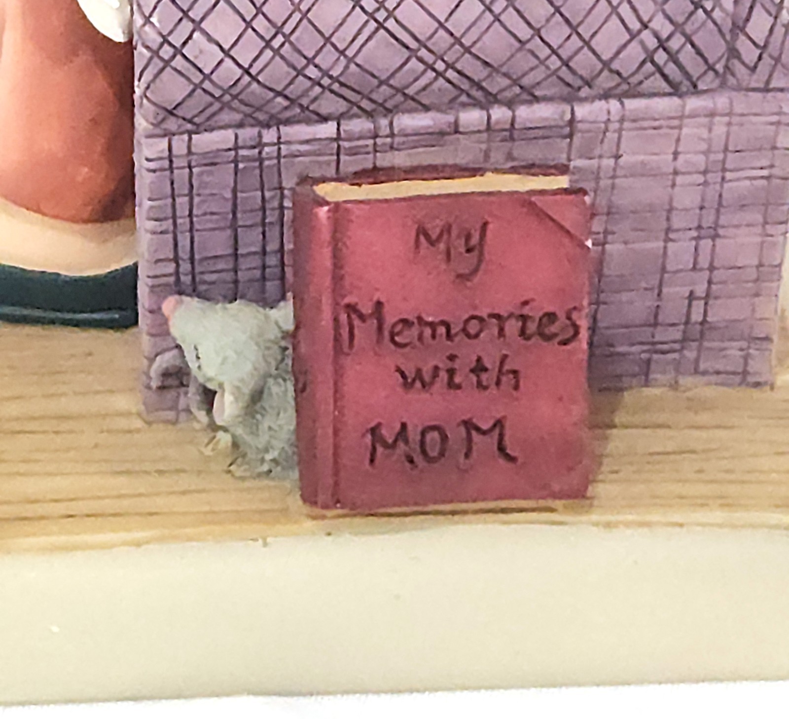 A MOTHER’S LOVE Zingle Berry Figurine memories of dear mom & me Mothers Day 1012