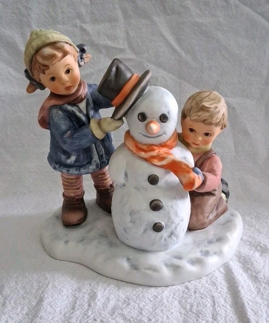 Goebel Hummel “Crowning Touch” BH 82 (1999) Porcelain Snowman + Kids Figurine