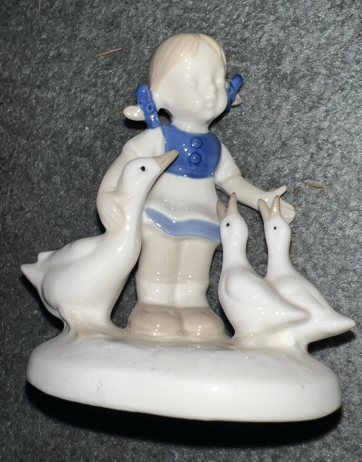 Vtg East Germany GDR Grafenthal Lippelsdorf Porcelain Girl w/Geese