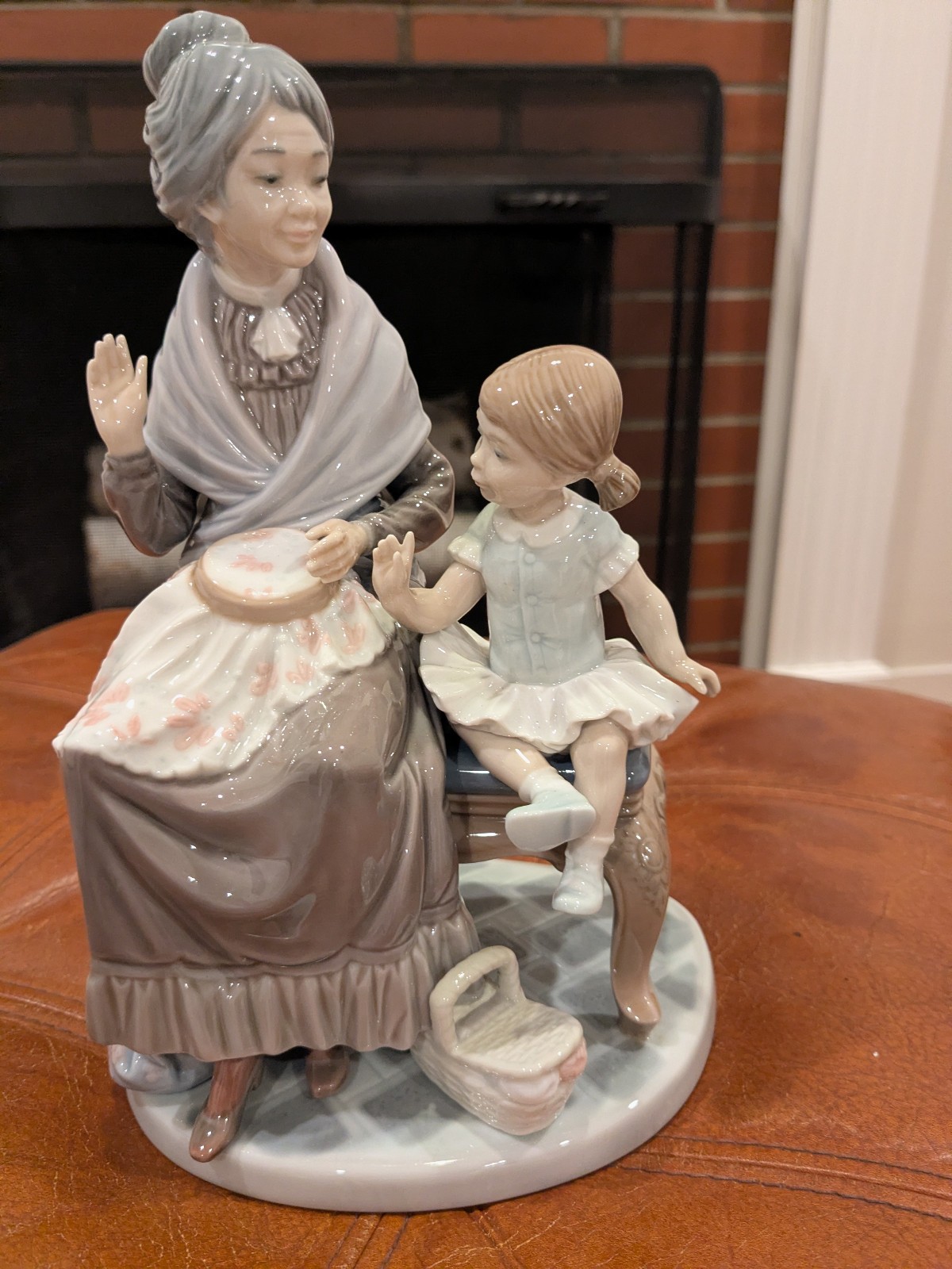 Lladro 5305. A Visit With Granny, Retired. Excellent Condition! No Reserve