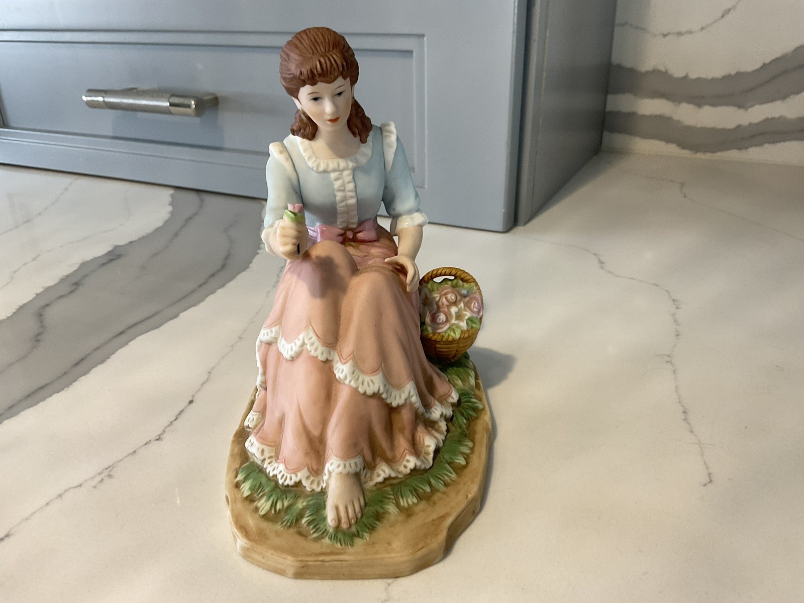 Home Interiors Porcelain Figurine “Behold the Beauty” 14010-99