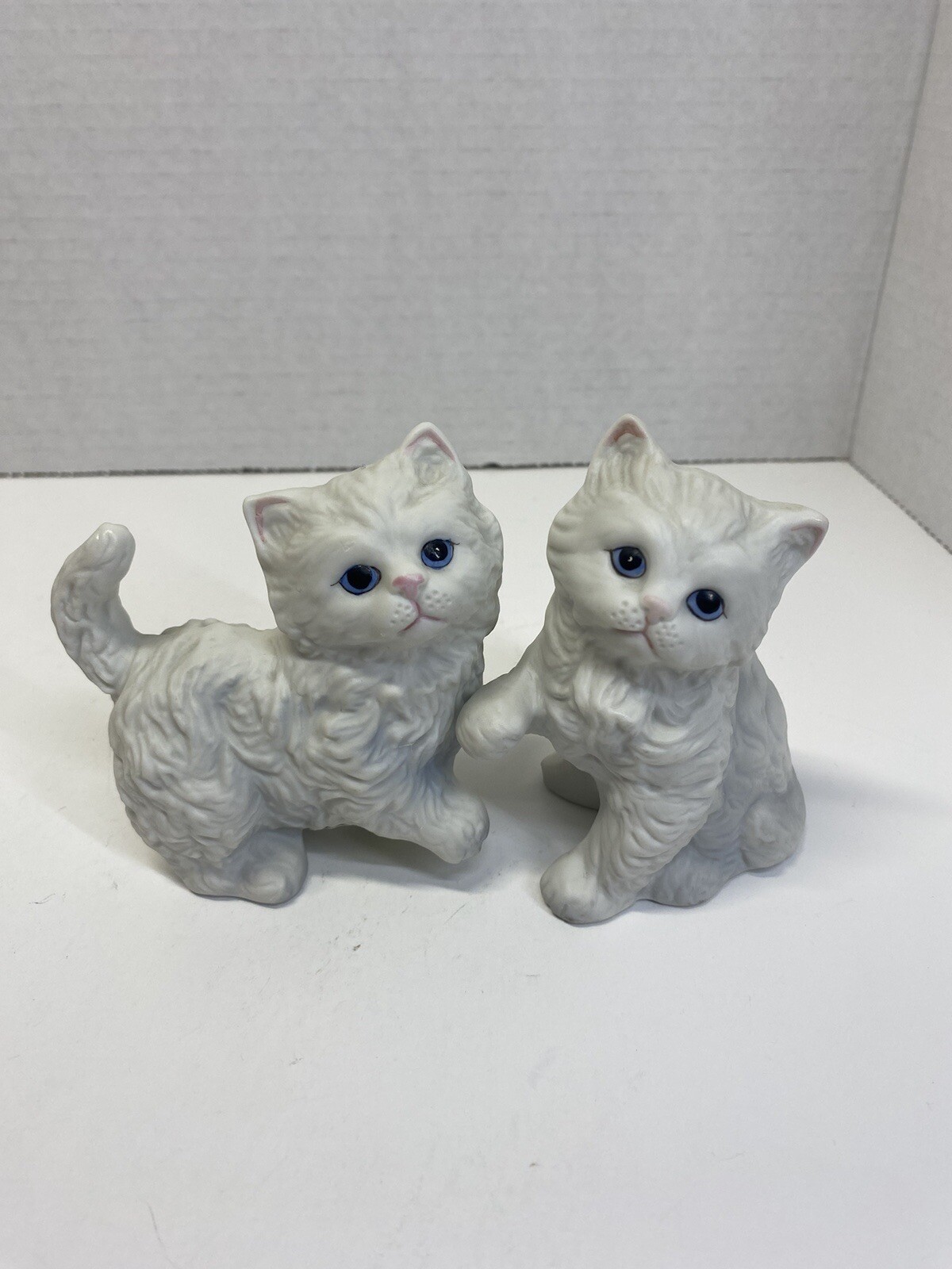 Vintage HOMCO Home Interior Fluffy White Cats Figurine Persian #1413 READ