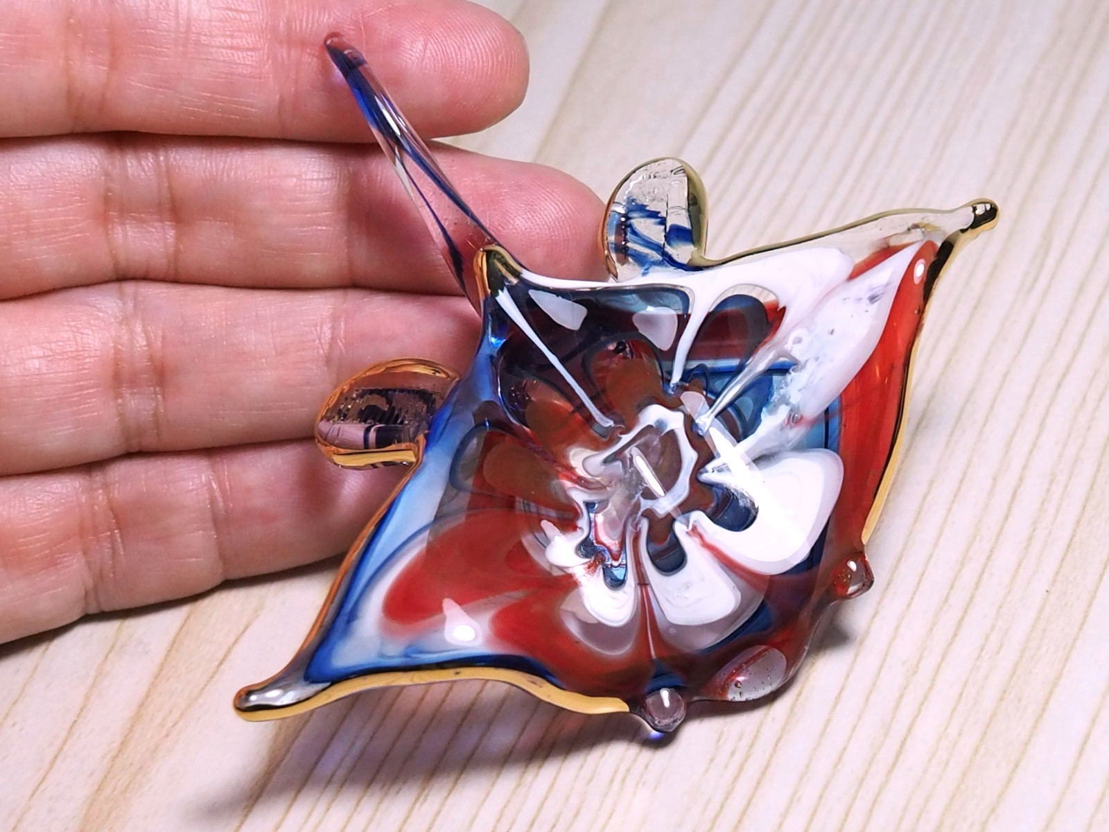 Blue Maroon Stingray figurine hand blown glass gold trim 3.25 in Gift aquarium
