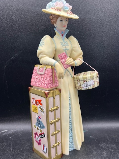 2002 Avon Mrs. Albee Award President’s Club Figurine 10″ Tall Very Good Cond.