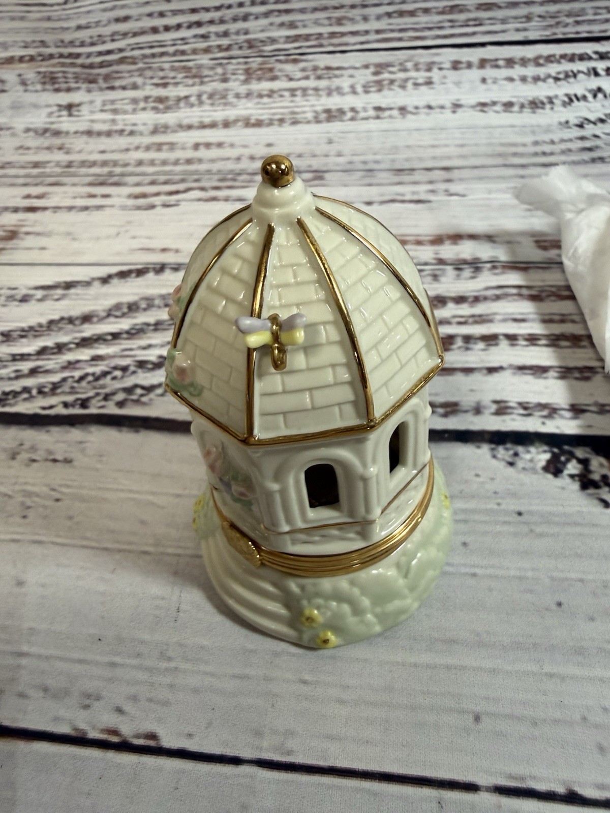 Lenox “The Garden Gazebo Treasure Box” with Gold Plated Dragonfly Charm