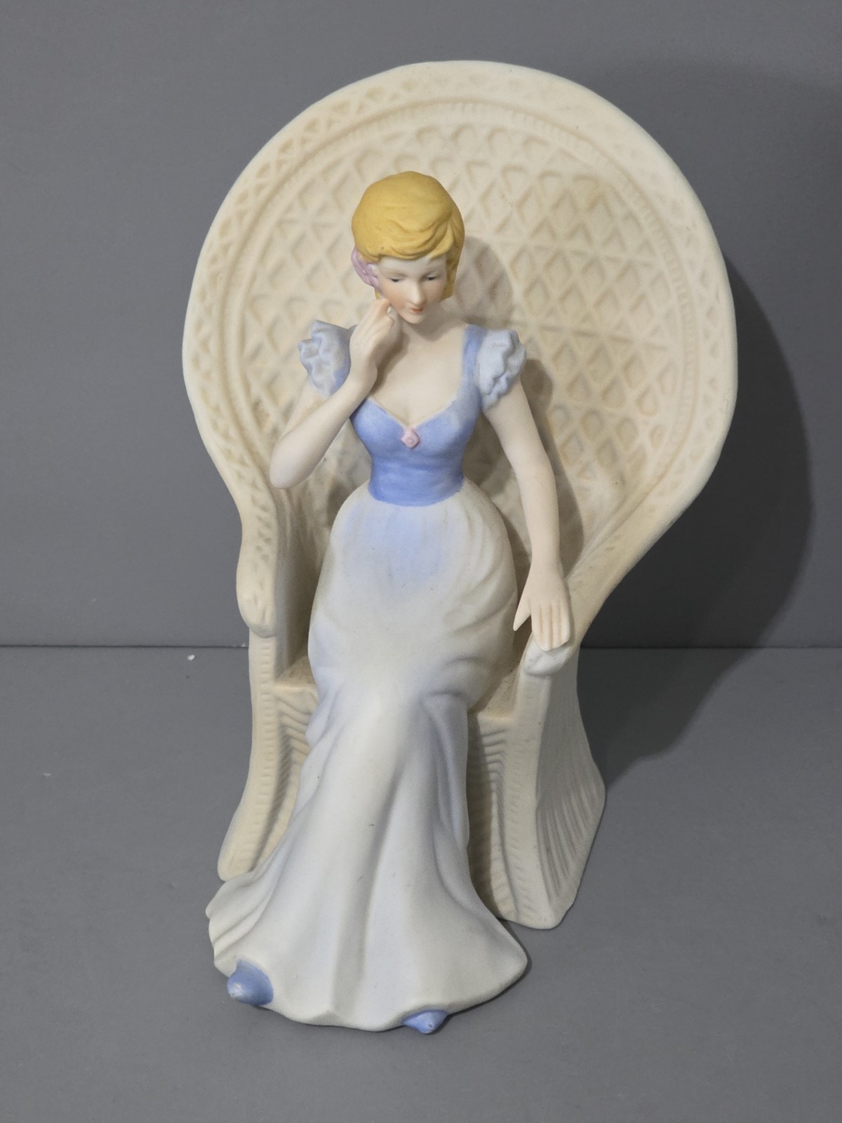 VTG Ceramic Porcelain Woman Figurine Sitting w/ Hat Lady Statue ELEGANT