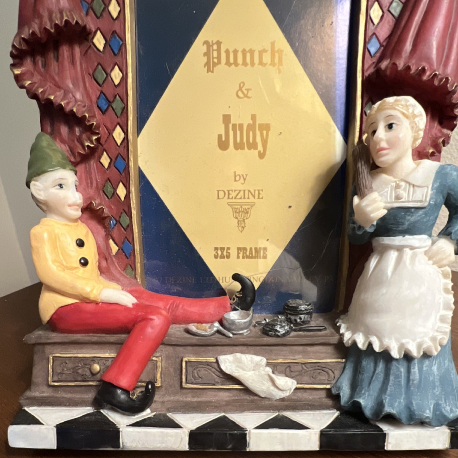 Dezine Punch & Judy Show Multicolor Resin Picture Frame 3D Effect Sculpture