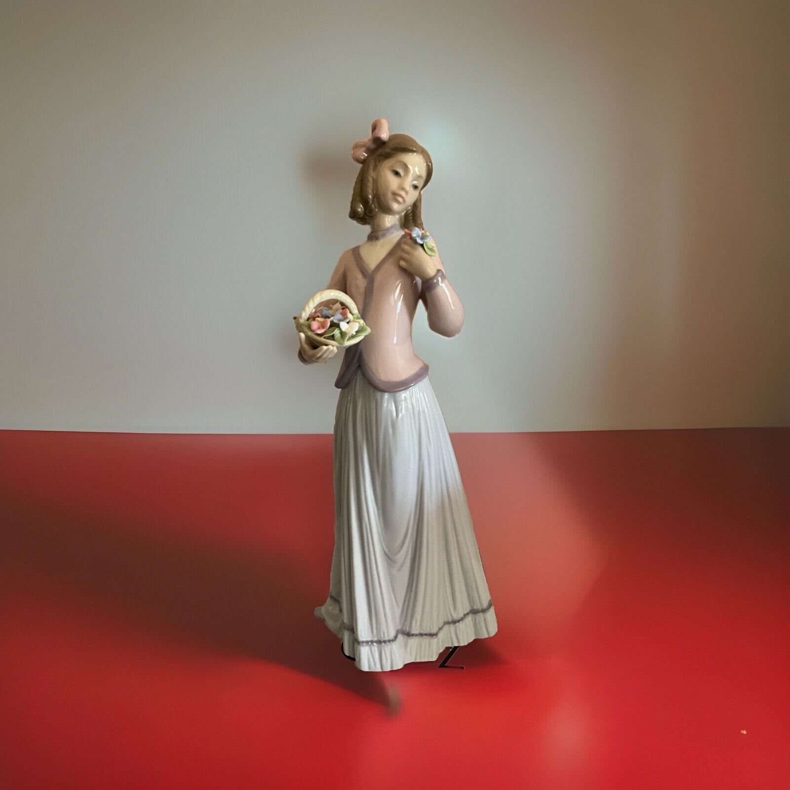 LLADRO INNOCENCE IN BLOOM #7644 GIRL WITH FLOWERS 1996 COLLECTORS SOCIETY