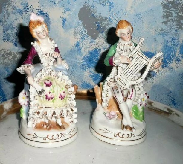 Vintage Louis XV Pair of Young Lovers figurines