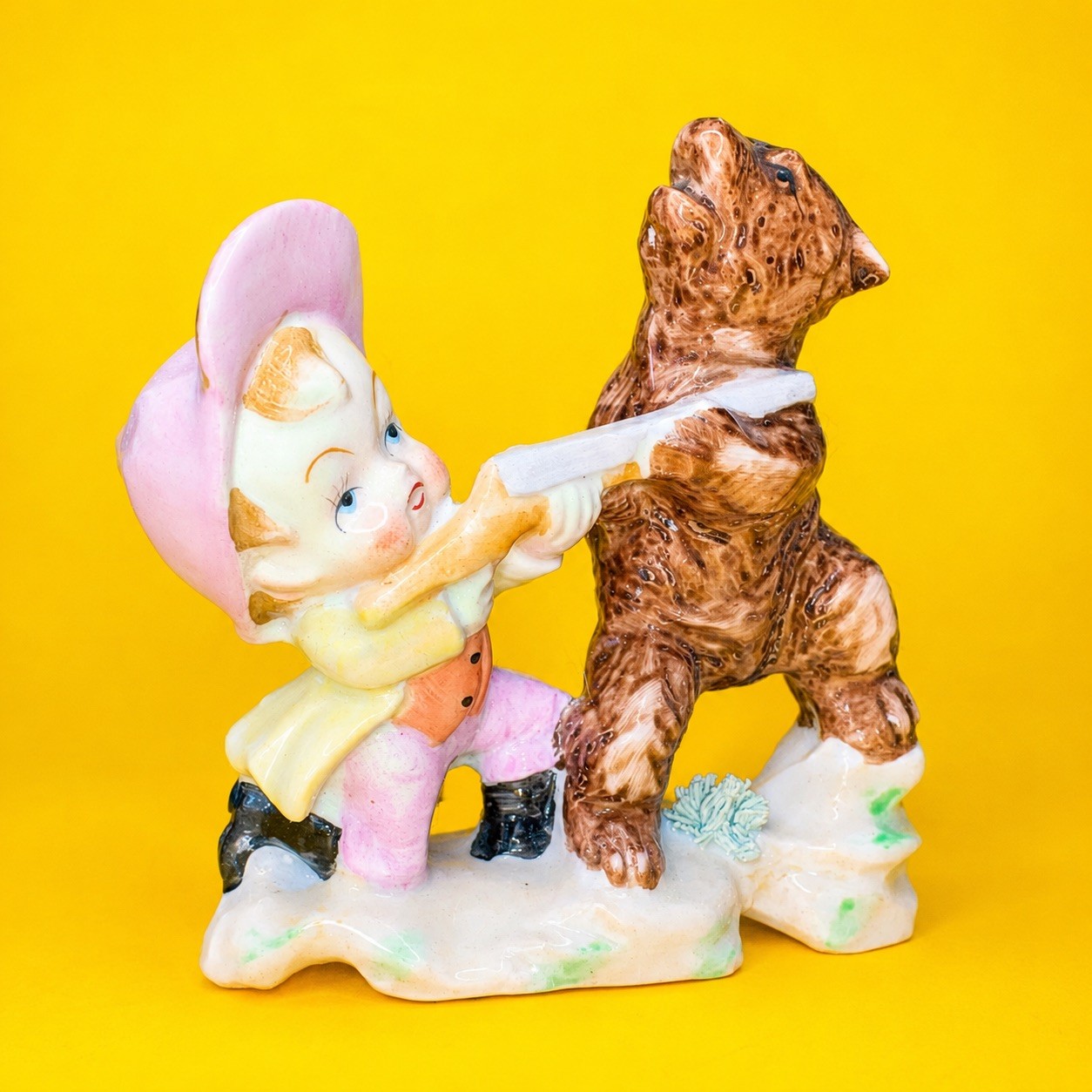 🐻 Weird WONDERFUL Boy Hunting Bear Vase Planter Figurine Hunter Gun Shooting