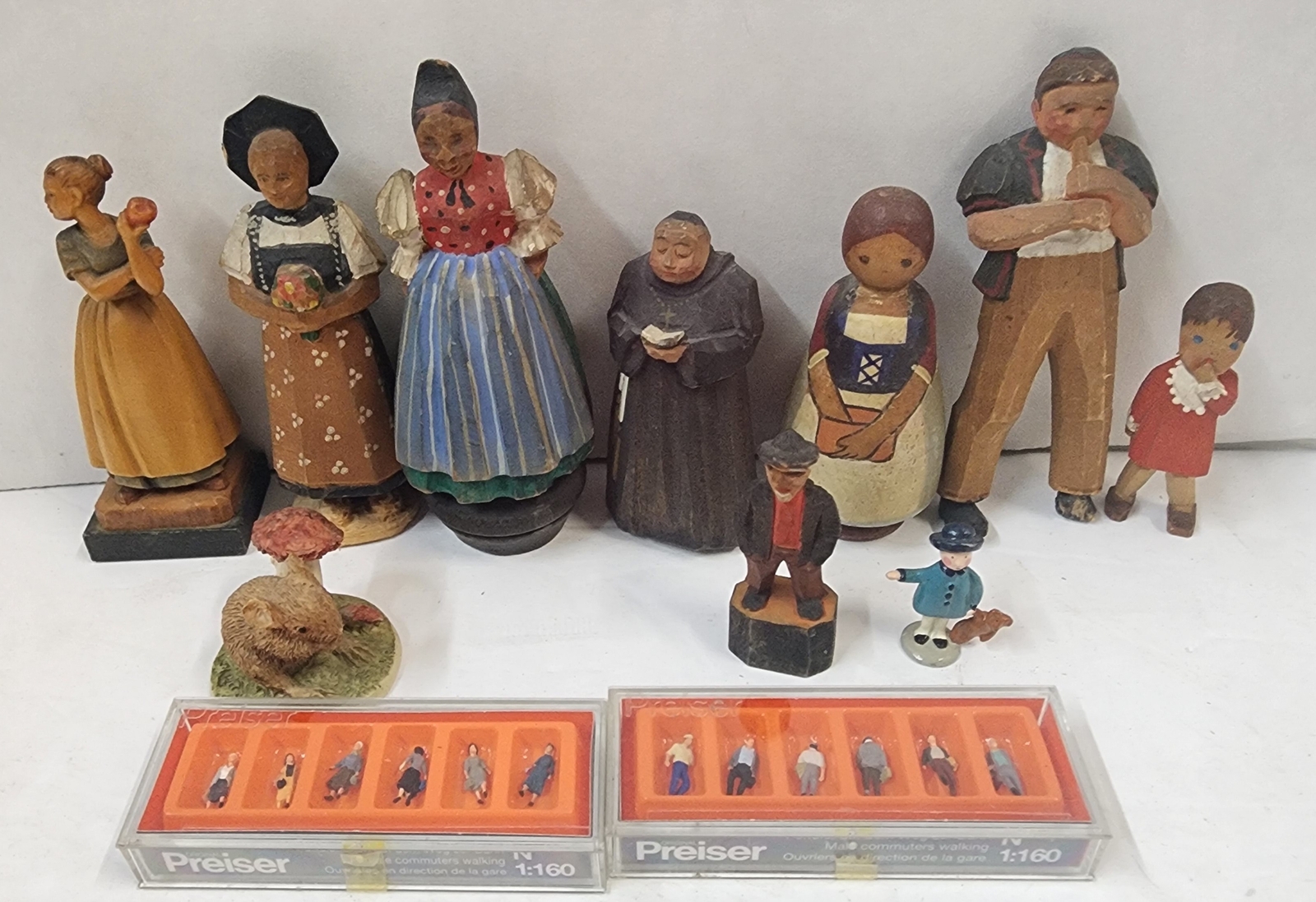 Vintage Lot of Miniature Human Figurines & 2 Box Preiser 1:160 Walking Commuters