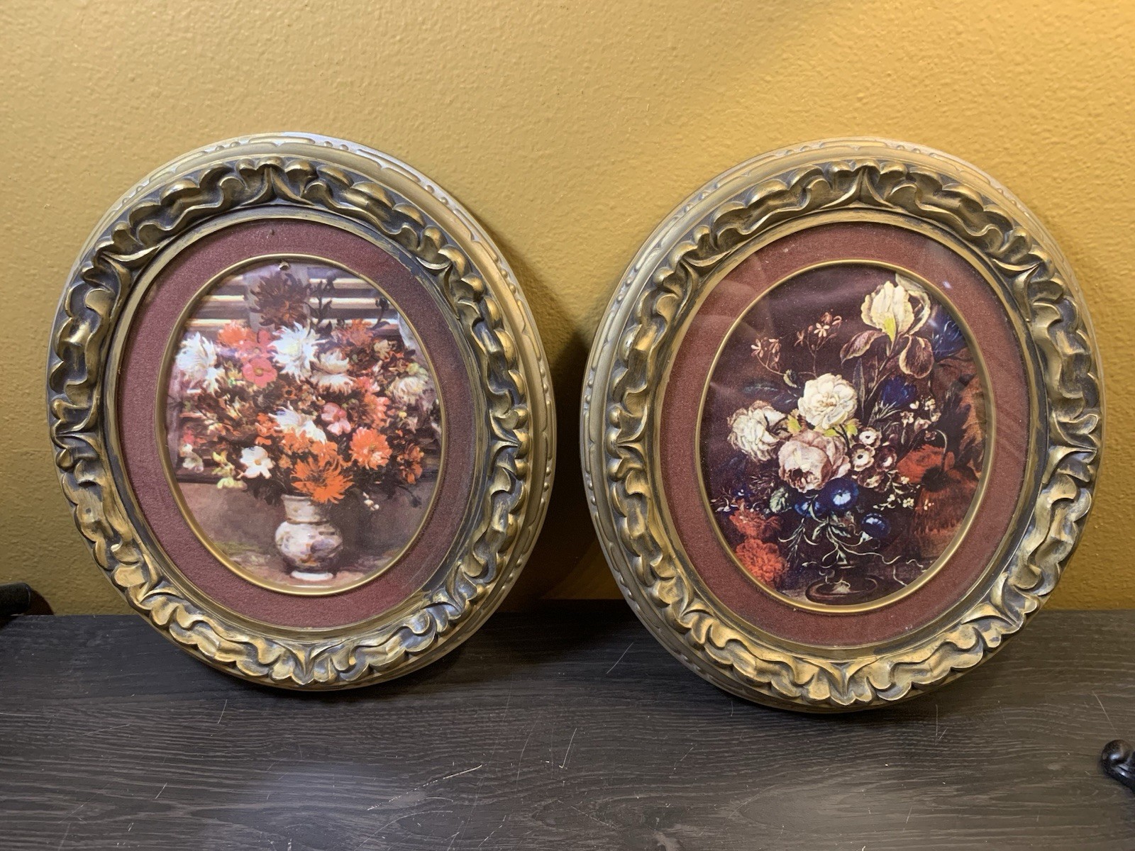 Vintage Norleans Set of 2 1970’s Floral Wall Hangings Ornate Oval Plastic Frames
