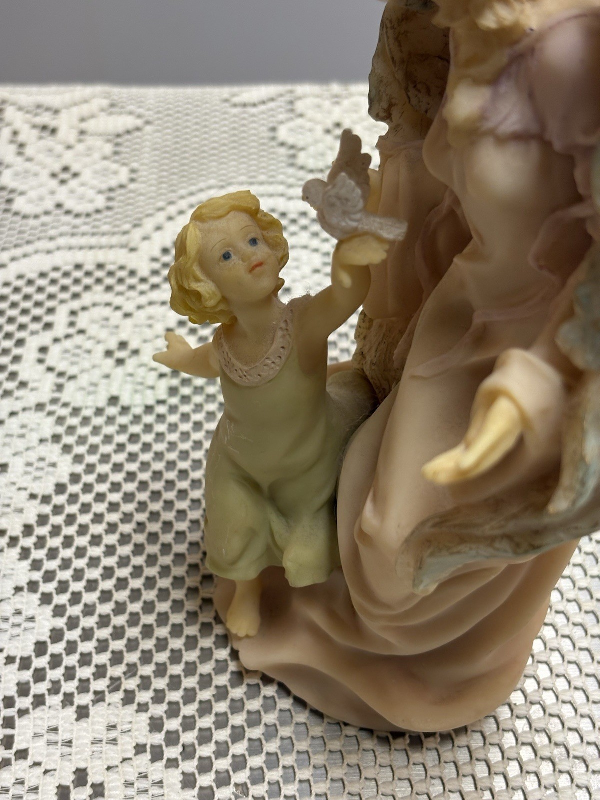 Large Resin Seraphim Like Angel & Young Girl & Dove 8.5”x5.5”x3.5” 2.5Lb EUC